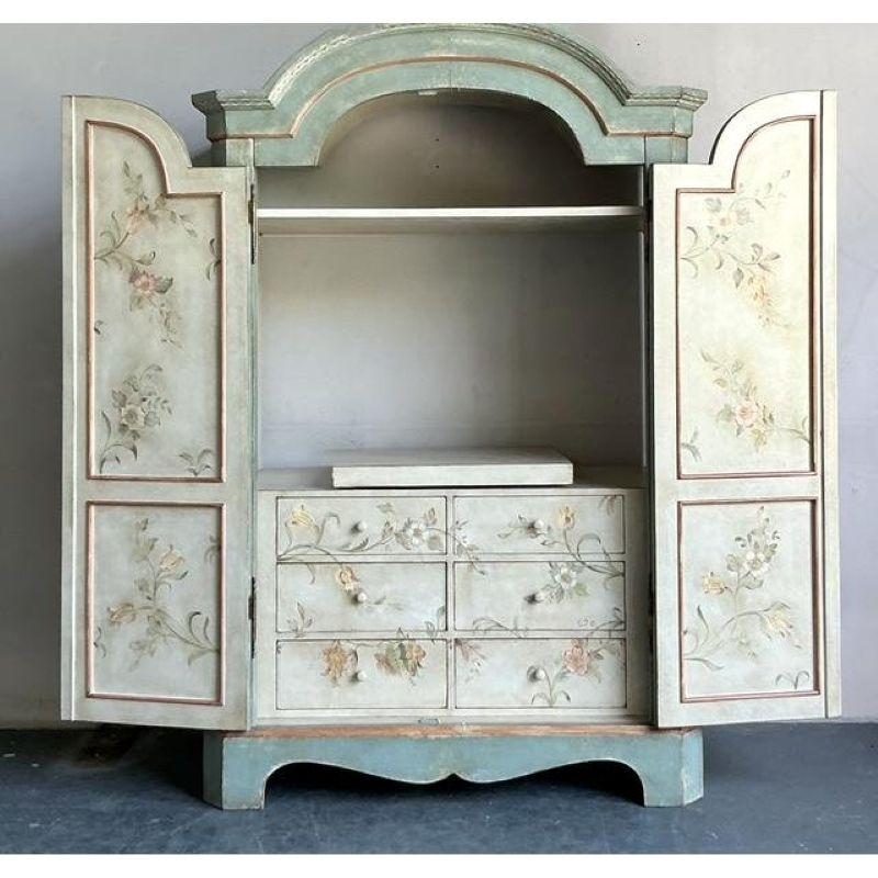 Armoire Vintage Regency Patina peinte à la main en vente 1