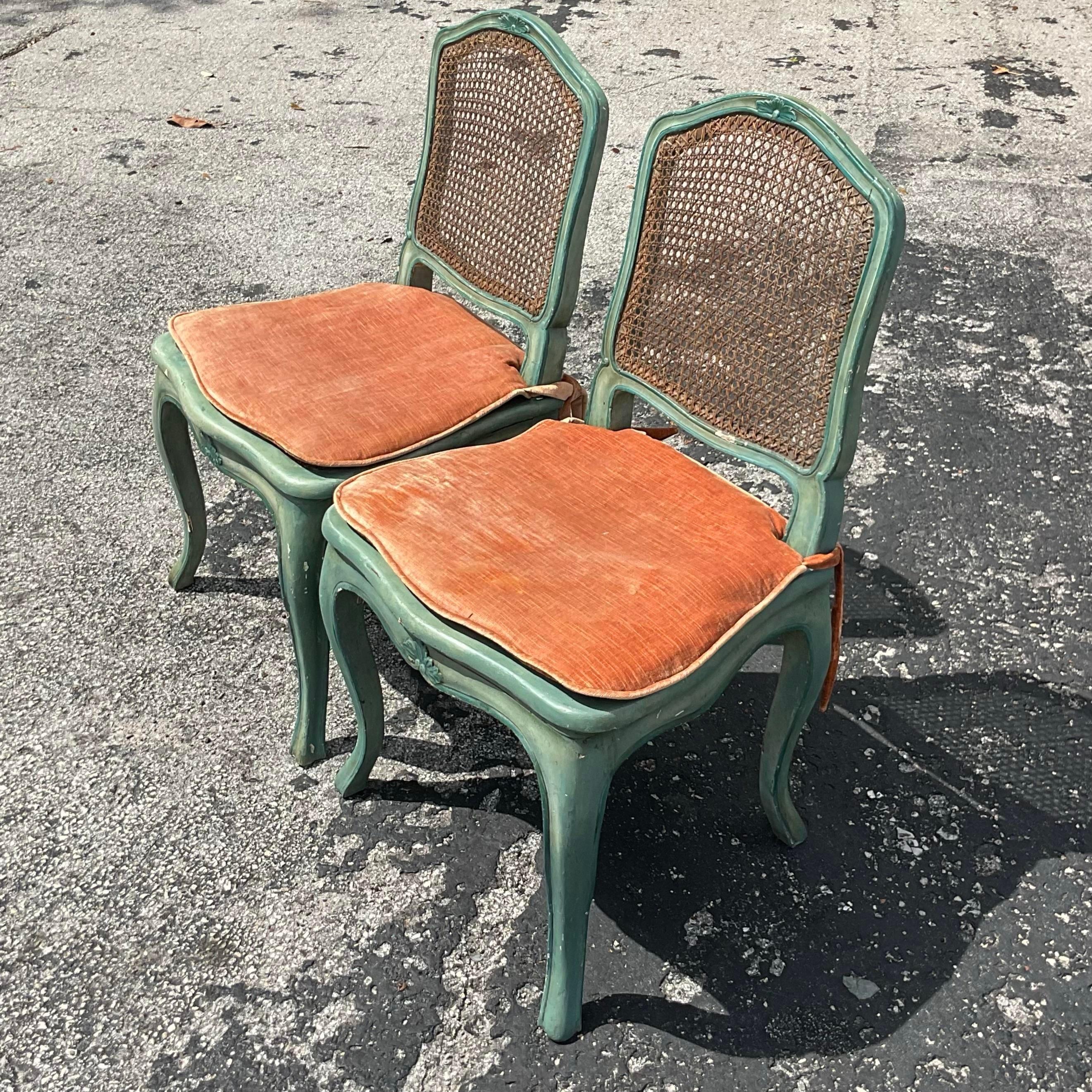 Paire de chaises d'appoint en rotin patiné Vintage Regency 4