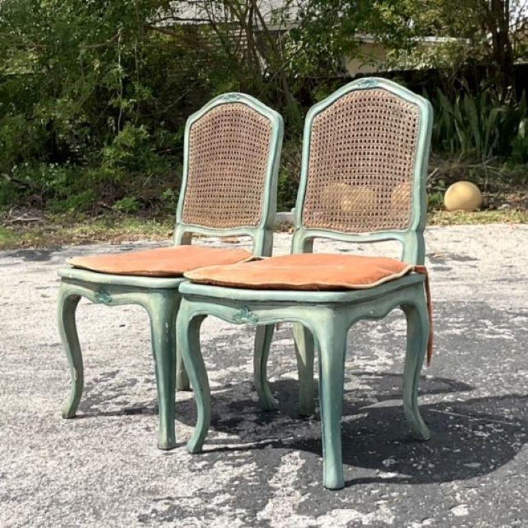 20ième siècle Paire de chaises d'appoint en rotin patiné Vintage Regency