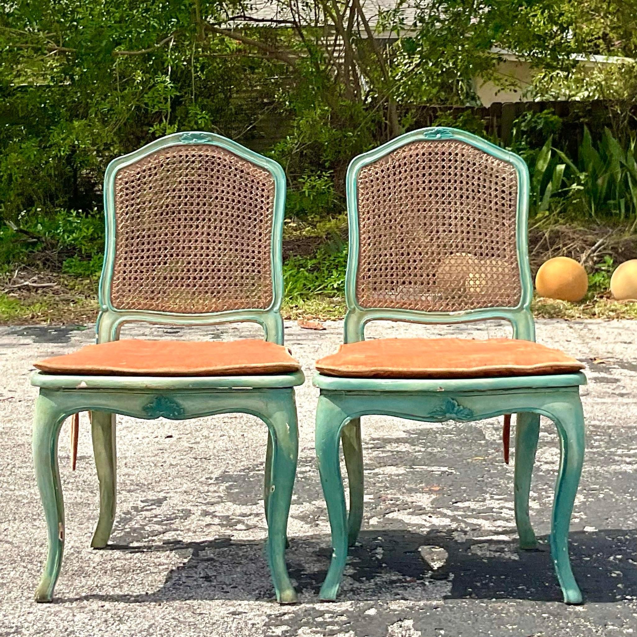 Paire de chaises d'appoint en rotin patiné Vintage Regency 1