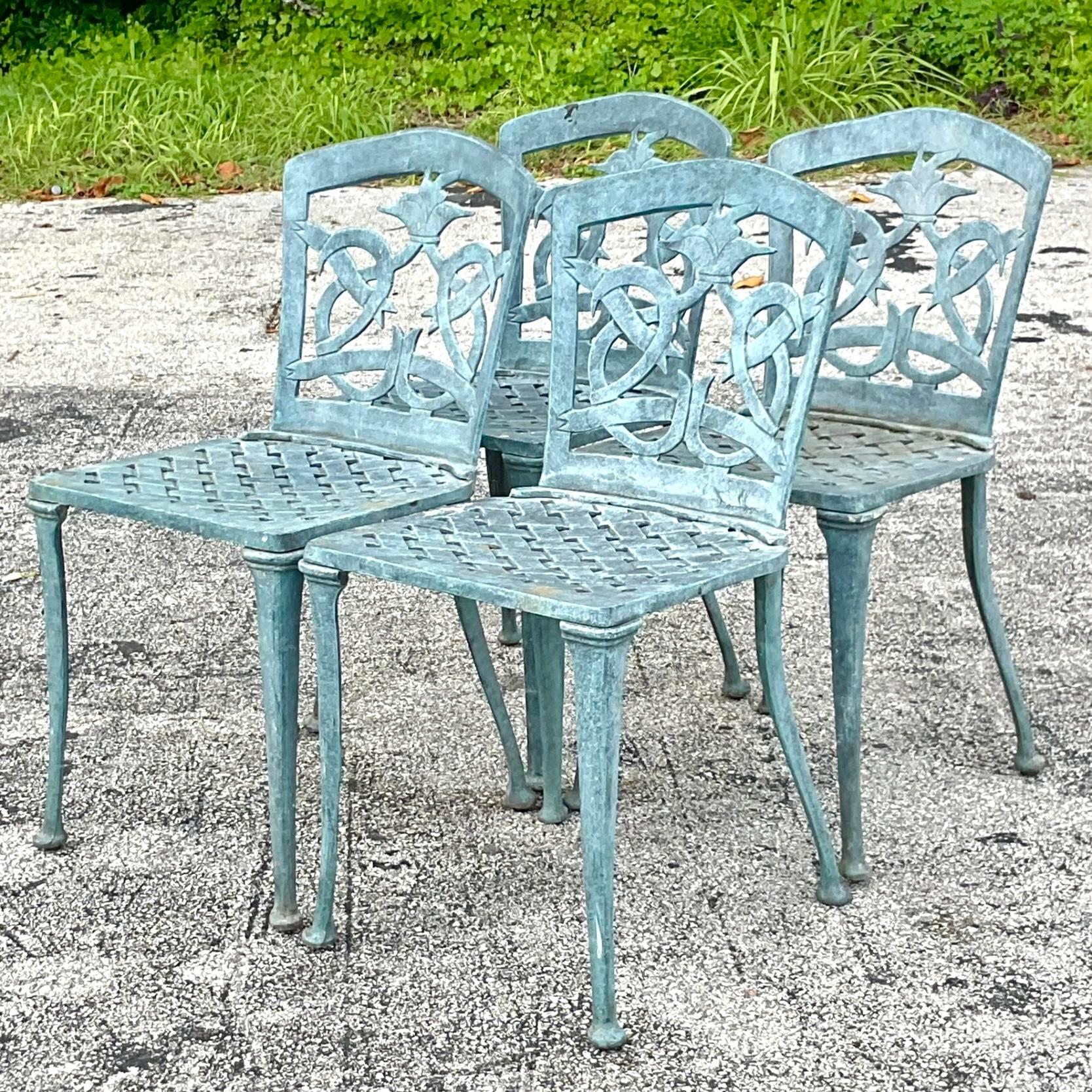 Sedie da pranzo per esterni in alluminio fuso patinato Vintage By - Set di 4 sedie In condizioni buone in vendita a west palm beach, FL