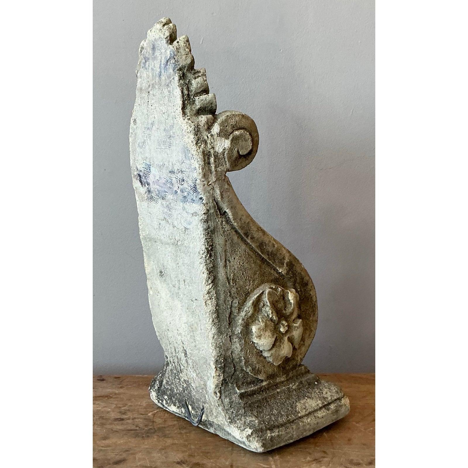 Staffa architettonica in cemento fuso patinato Regency d'epoca in vendita 3