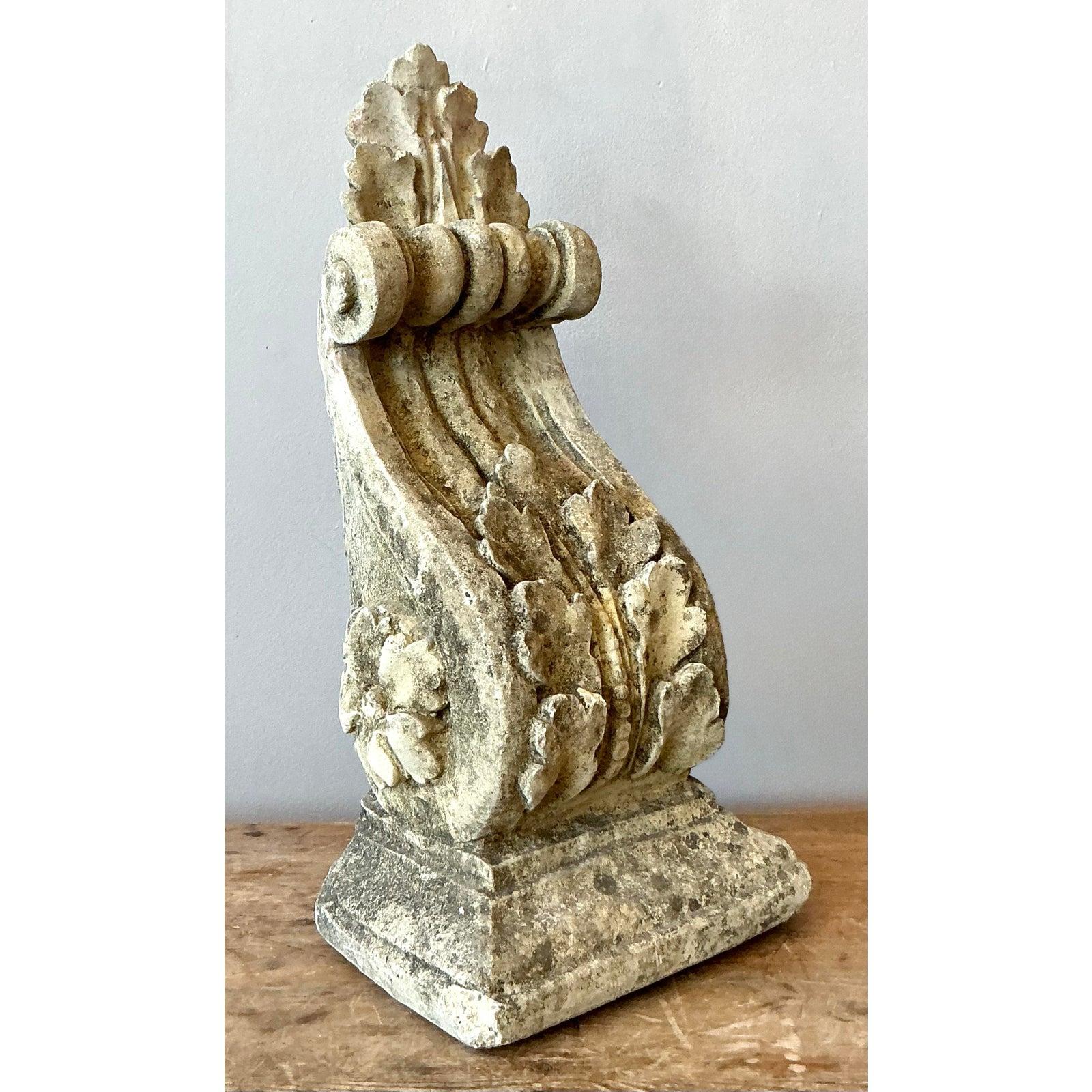 Staffa architettonica in cemento fuso patinato Regency d'epoca in vendita 5