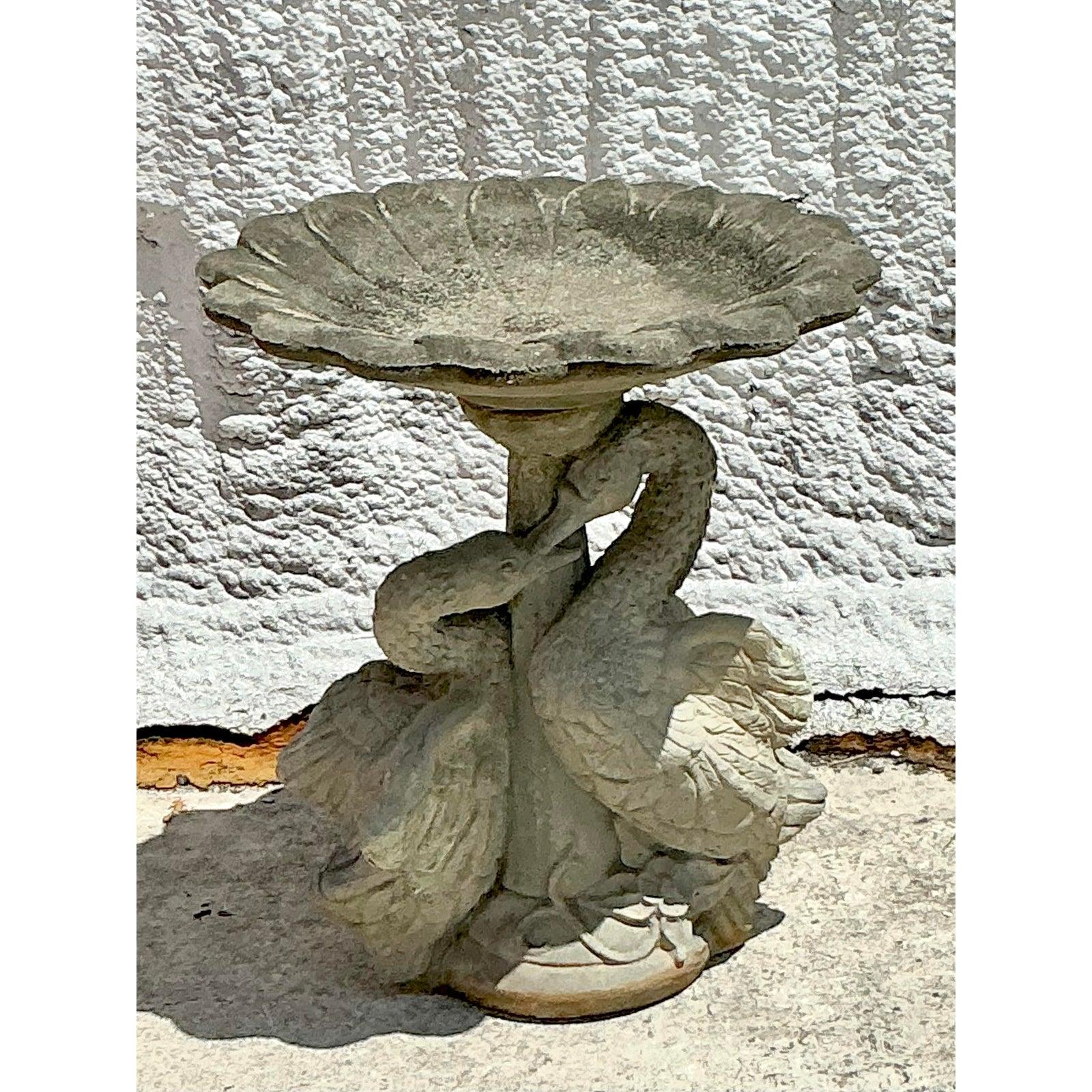 Béton Bain d'oiseau Swan en béton moulé patiné Vintage Regency en vente