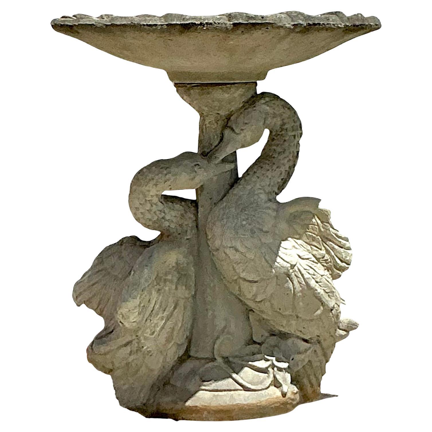 Bain d'oiseau Swan en béton moulé patiné Vintage Regency