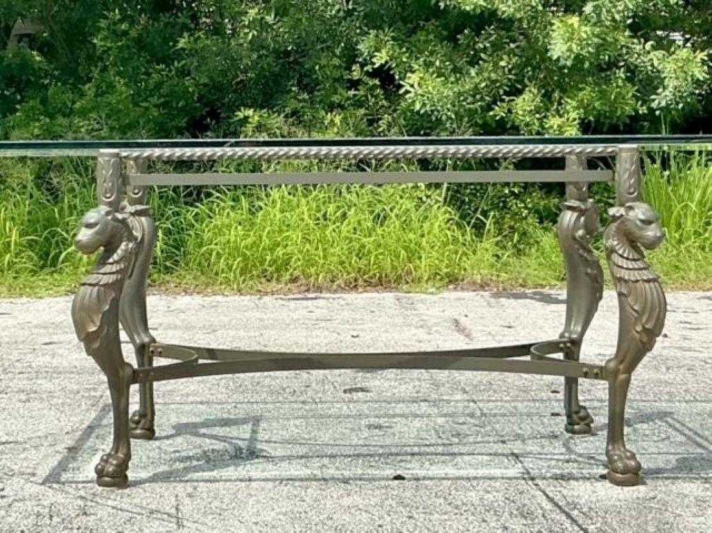 Américain Table de salle à manger Regency vintage en acier moulé patiné tigre en vente
