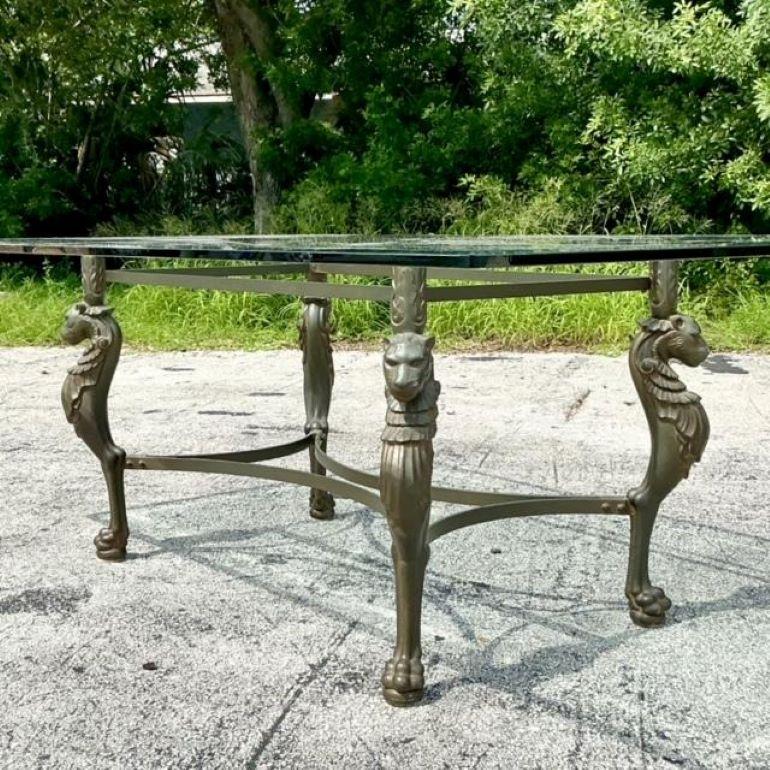 20ième siècle Table de salle à manger Regency vintage en acier moulé patiné tigre en vente