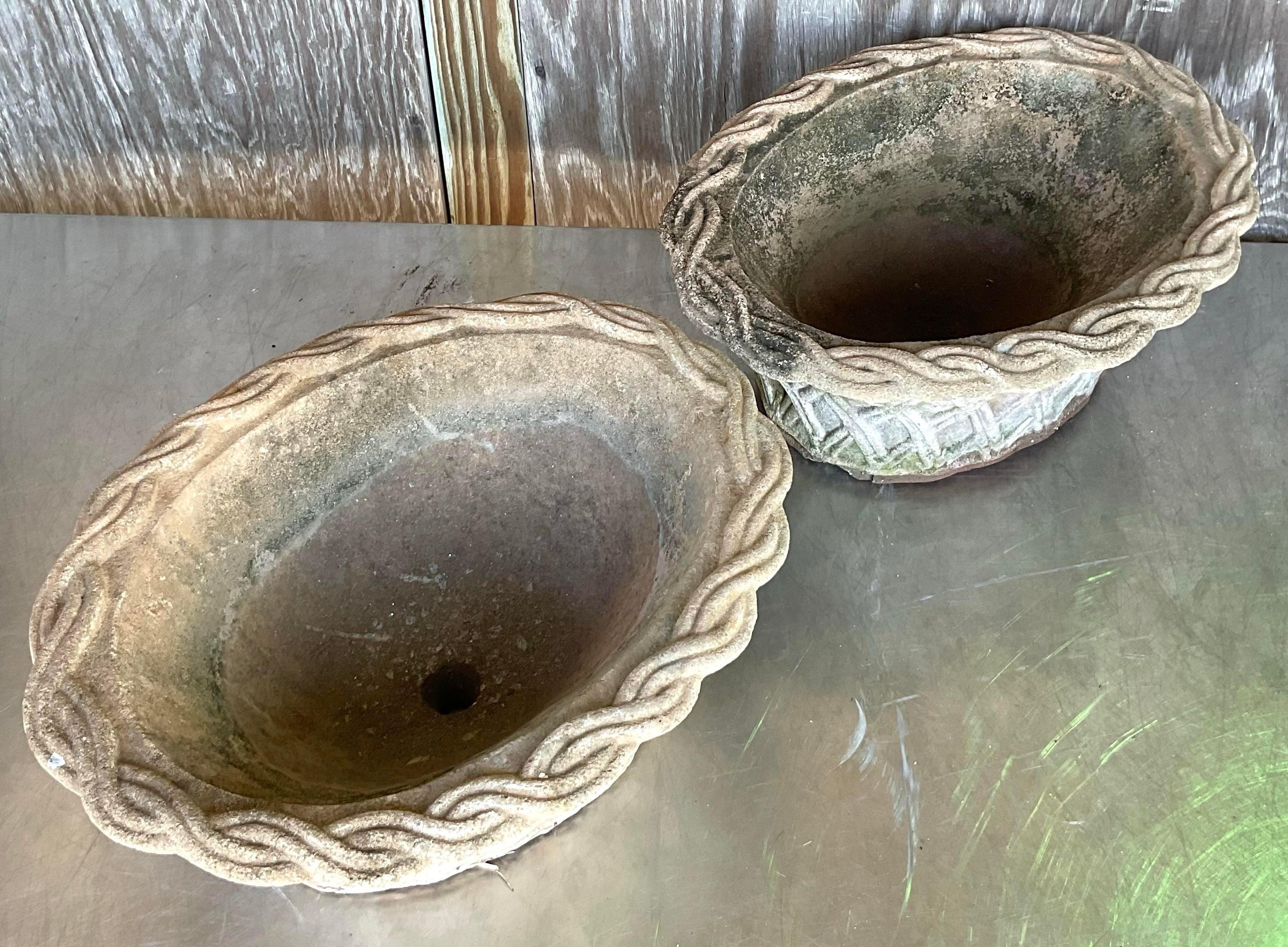 Par de Jardineras de Terracota con Enrejado Patinado Vintage Regency en venta 2