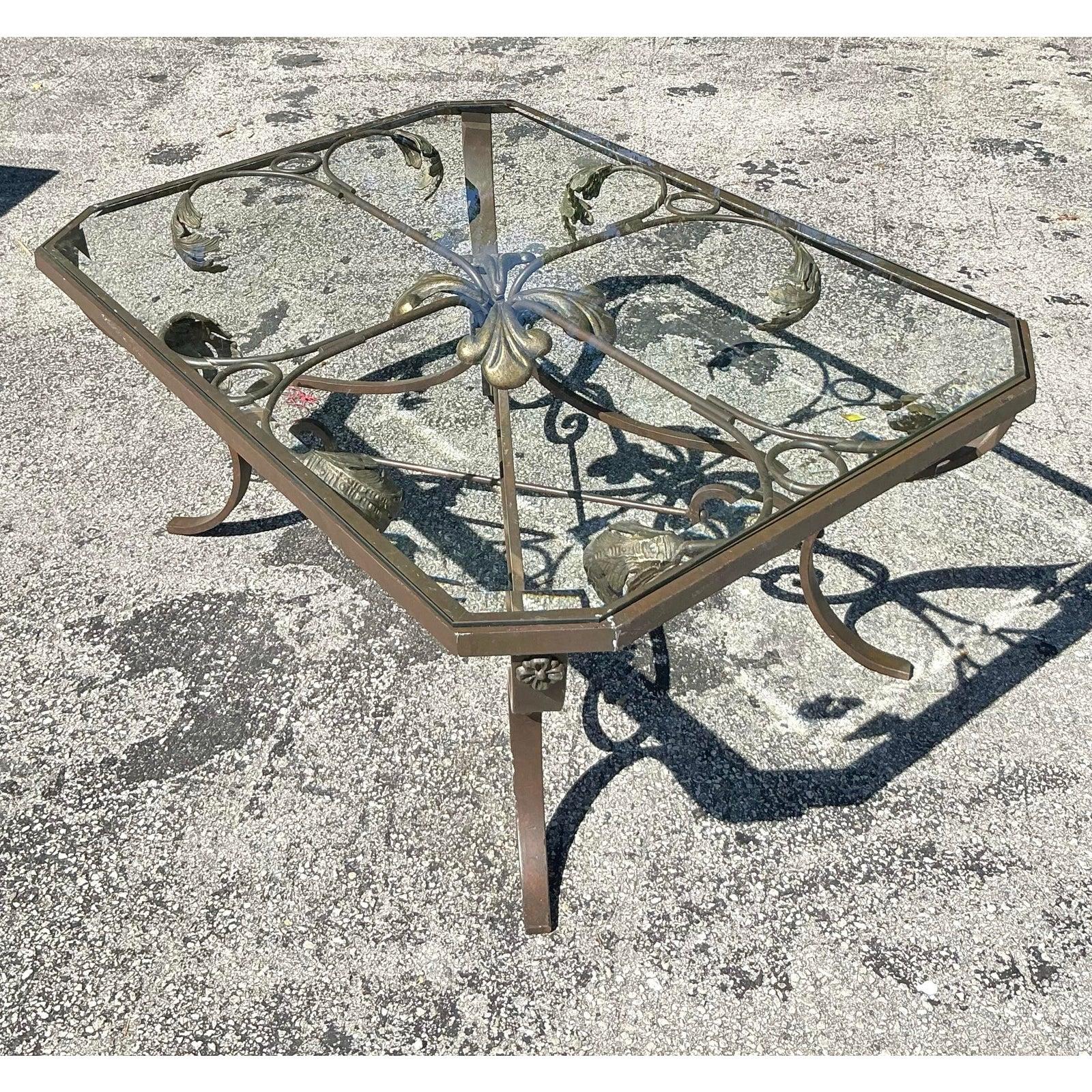 Table basse vintage Regency patinée Vine 3