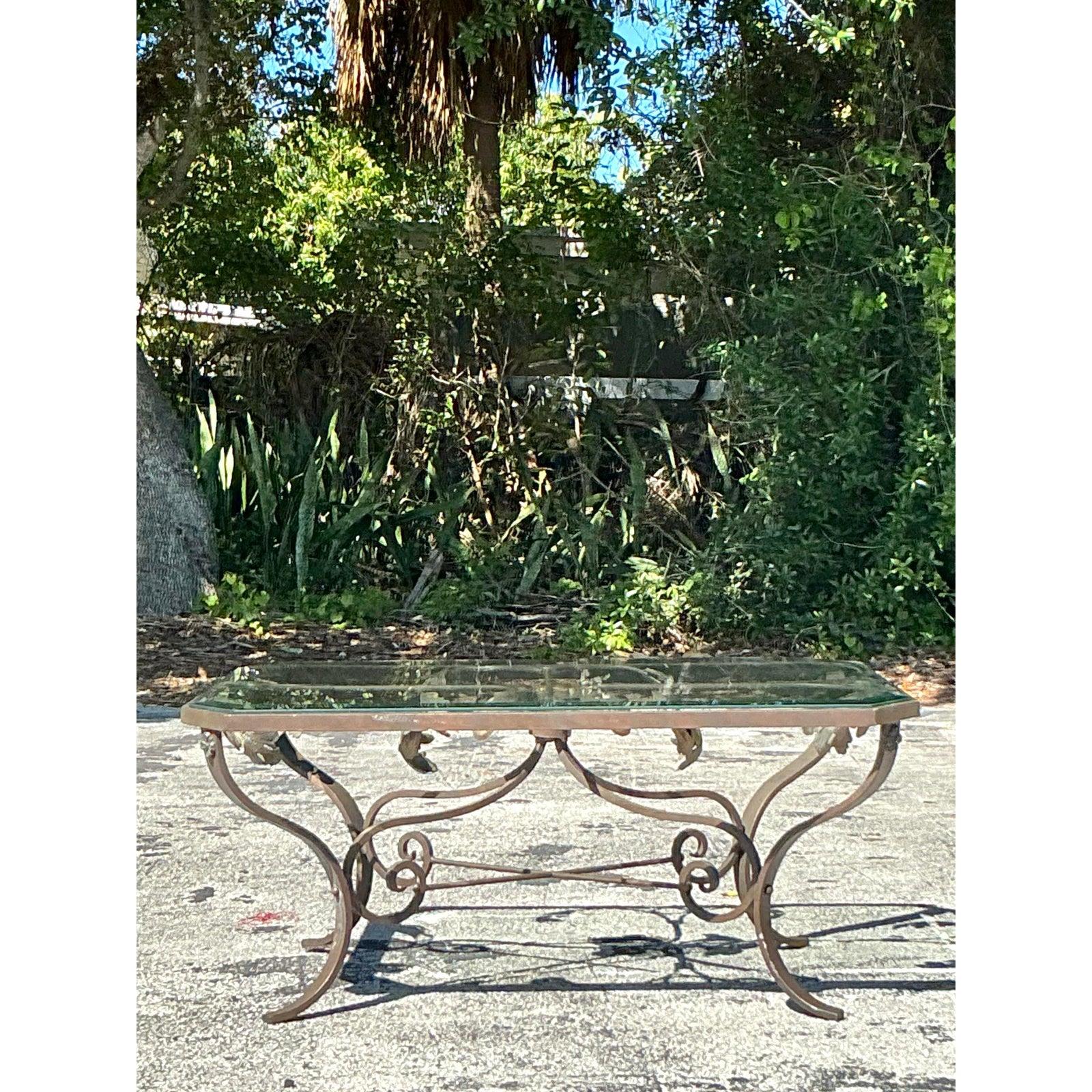 Table basse vintage Regency patinée Vine Bon état à West Palm Beach, FL