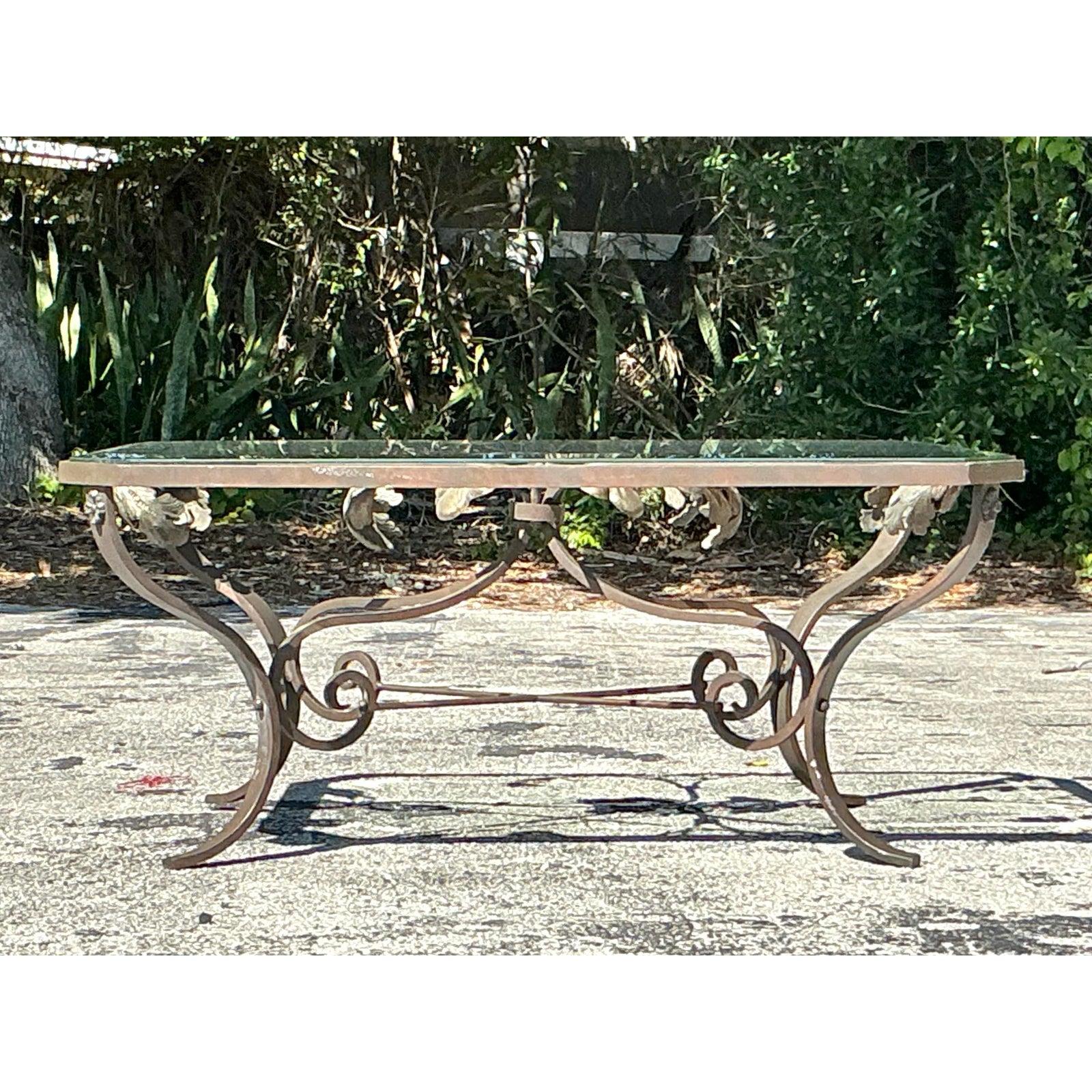 Table basse vintage Regency patinée Vine 2
