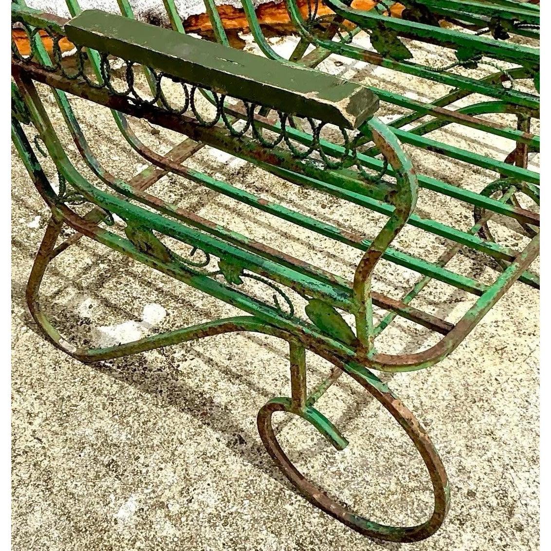 Vintage Regency Patinated Wrought Iron Trellis Lounge Chairs - A Pair In condizioni buone in vendita a west palm beach, FL