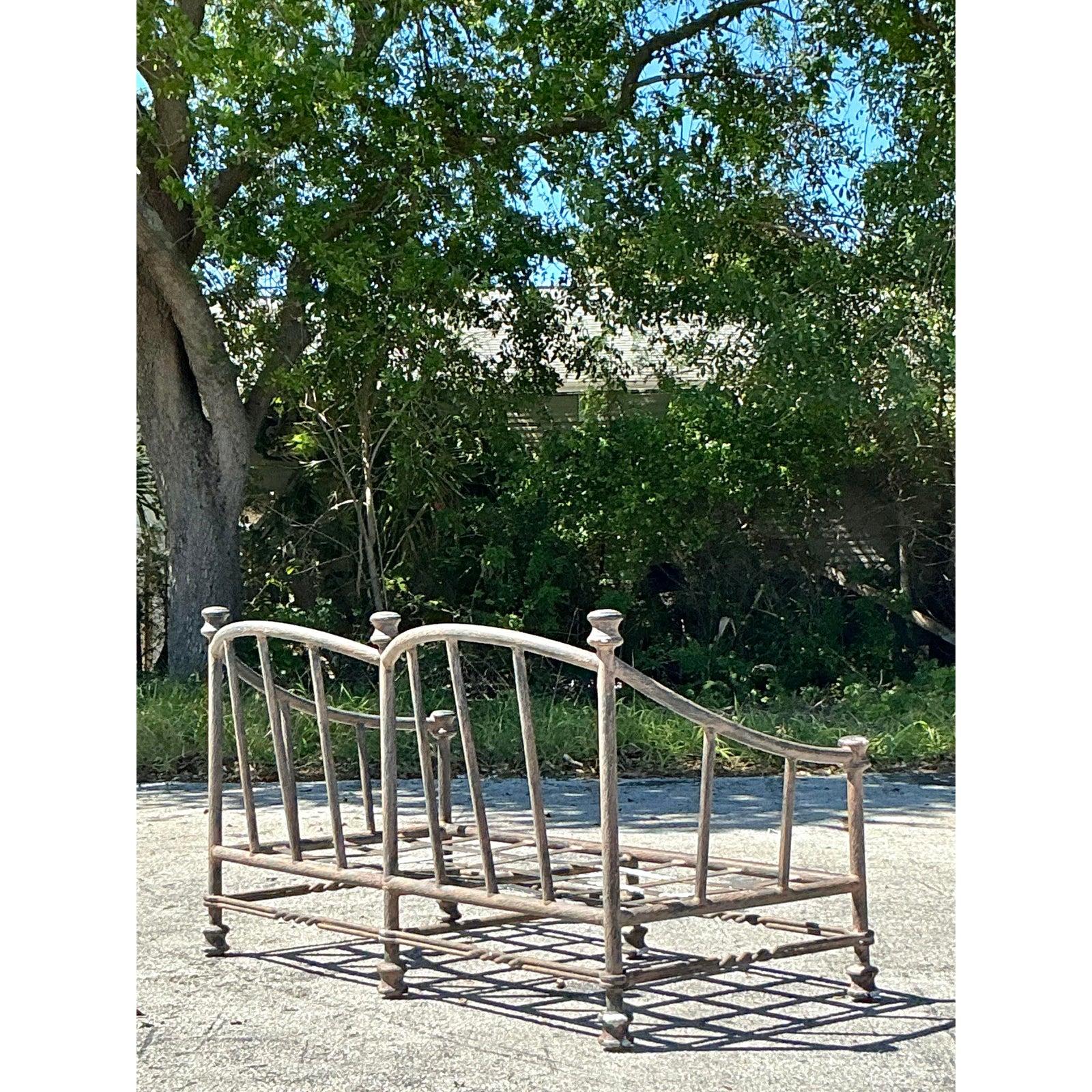 Américain Loveseat Regency Pavillon en aluminium moulé vintage en vente