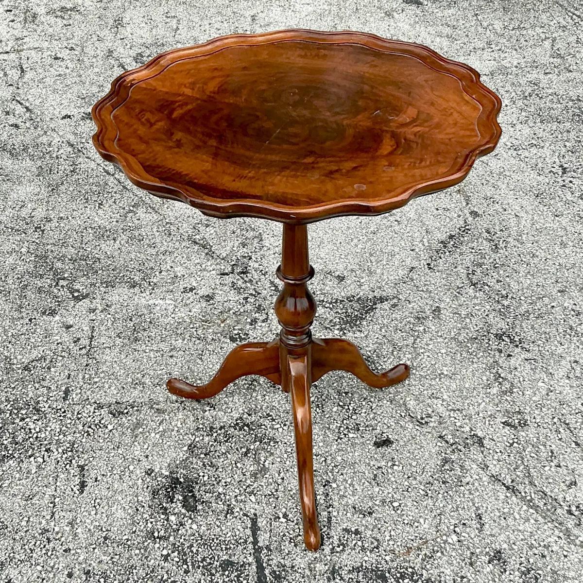 Vintage Regency Pie Crust Tilt Table In Good Condition For Sale In west palm beach, FL