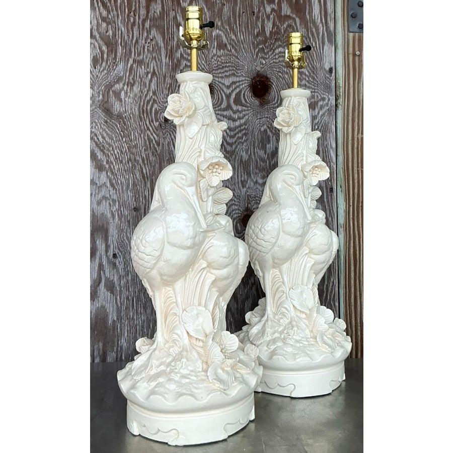 Regency Paire de lampes-oiseaux en plâtre de style Régence en vente