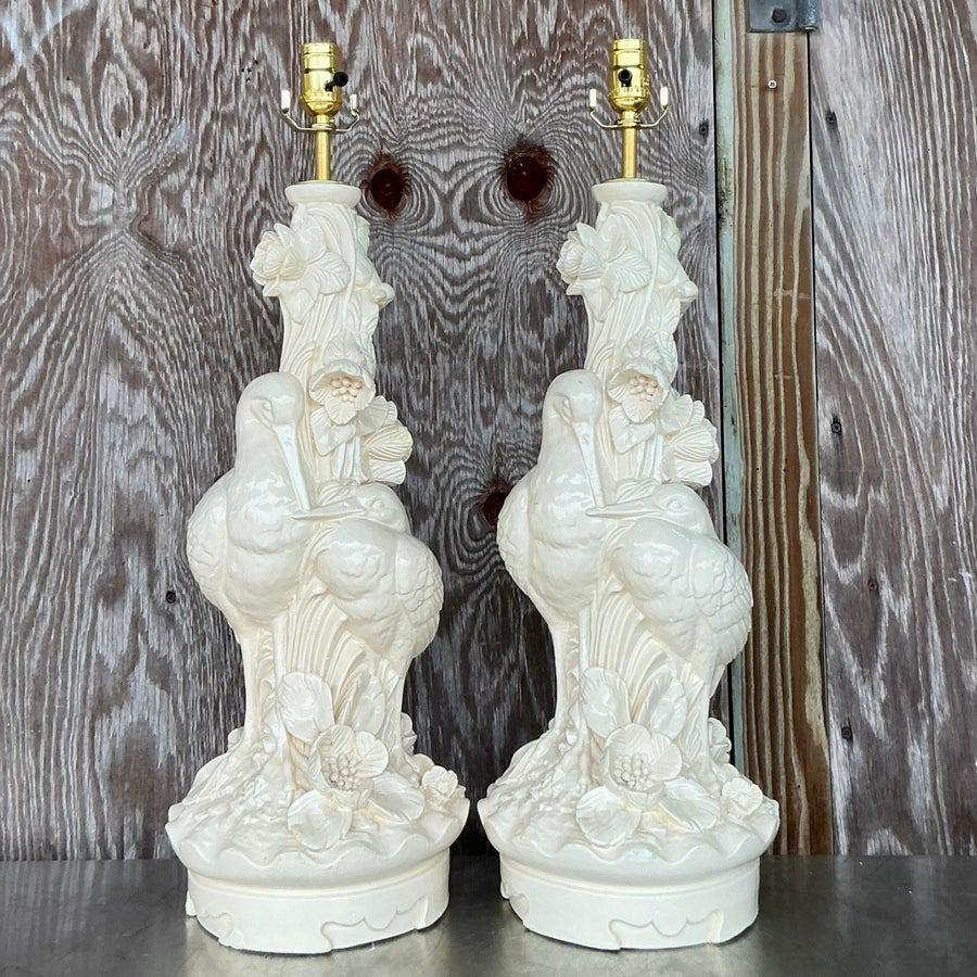 Paire de lampes-oiseaux en plâtre de style Régence Bon état - En vente à west palm beach, FL