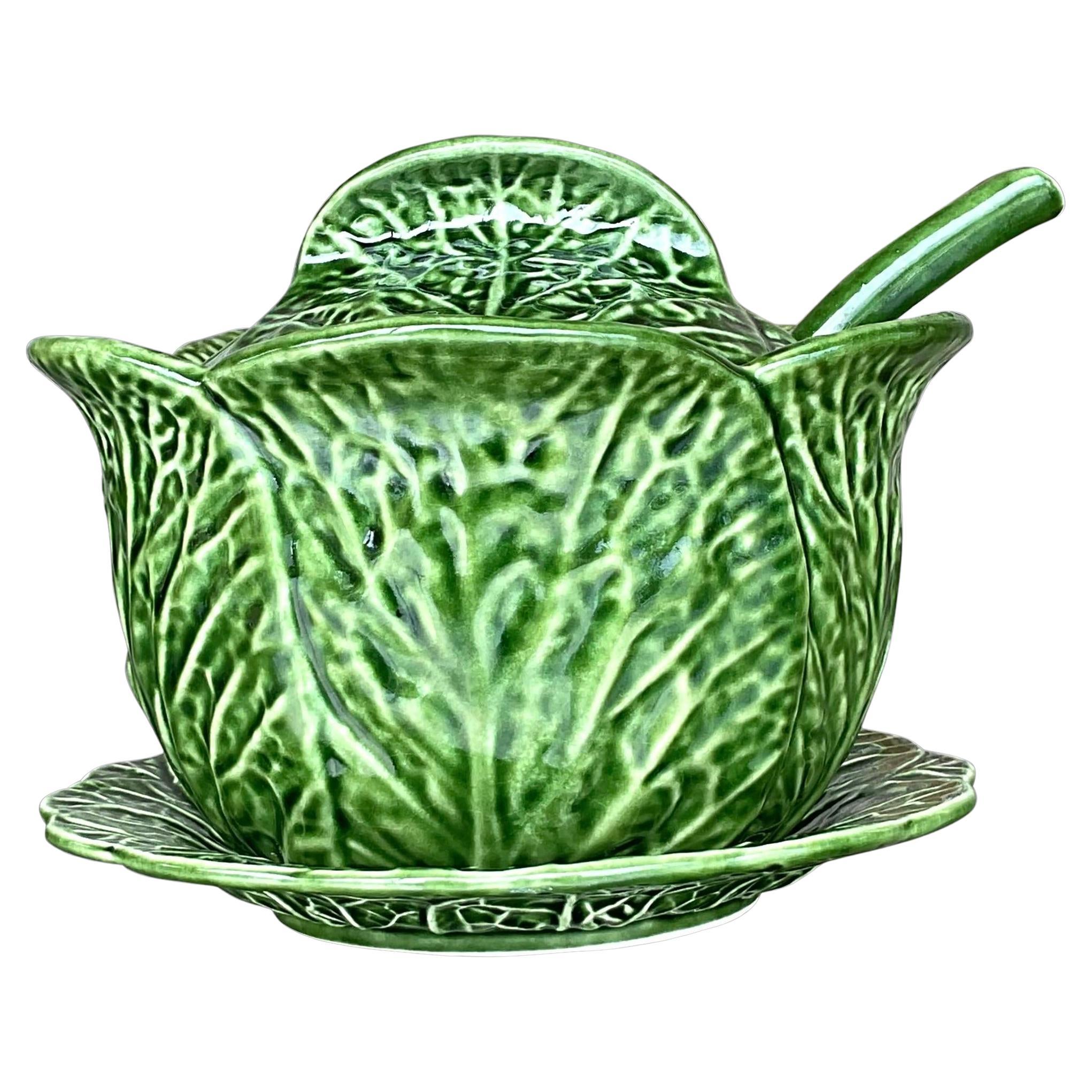Portugiesische Cabbage-Blatt-Terrine im Regency-Stil mit Schöpfkelle und Unterteller aus dem Regency-Stil, 3 Teile