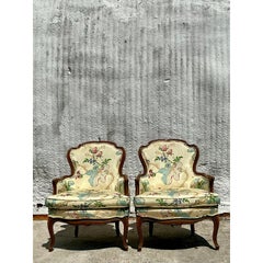 Pareja de sillas bergere de seda estampada de la época de la Regencia