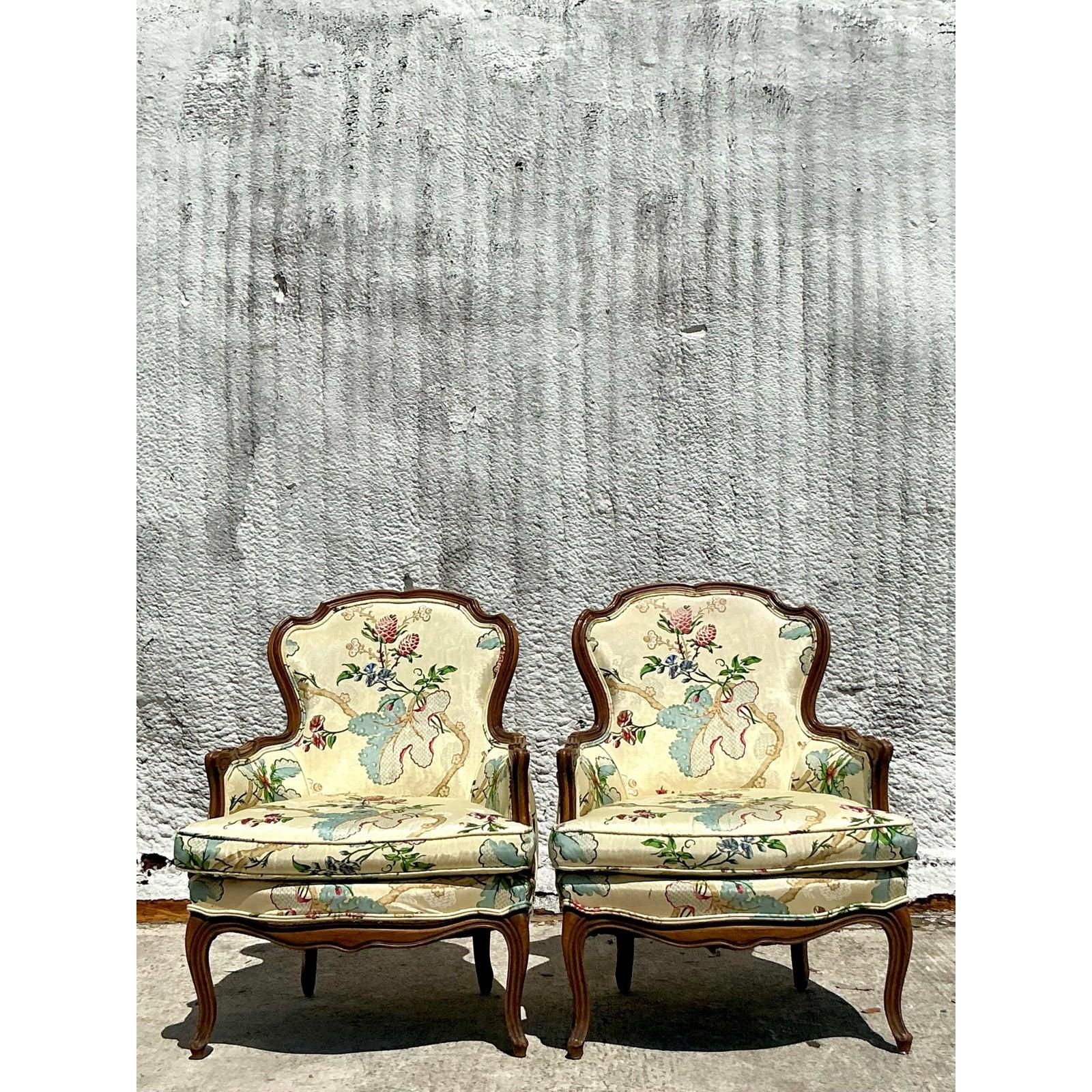 Sedie bergere in seta stampata della Reggenza d'epoca - una coppia In condizioni buone in vendita a west palm beach, FL