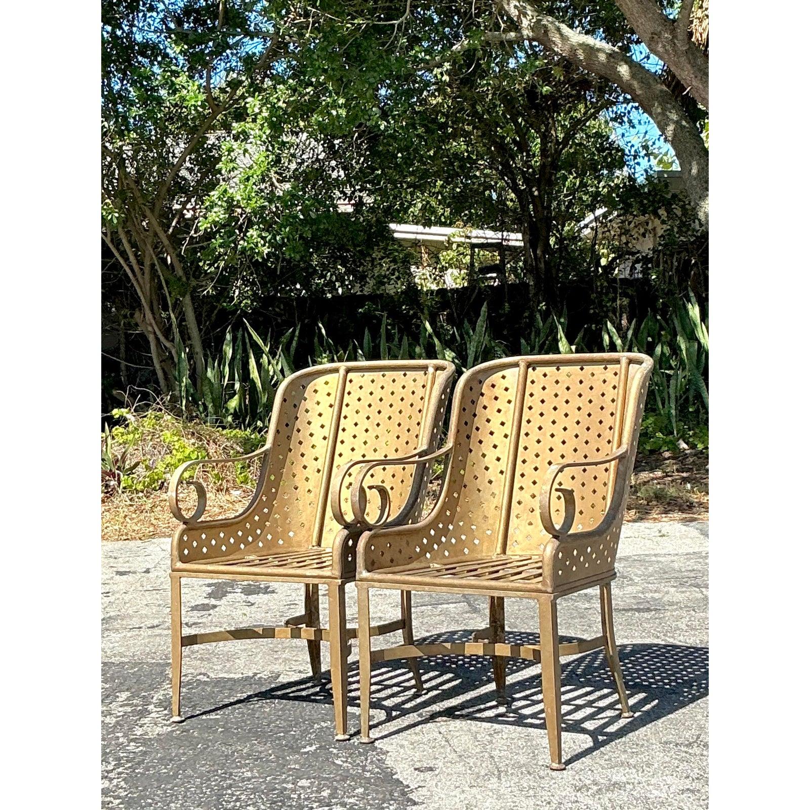 Américain Chaises longues Vintage Regency à diamant poinçonné - une paire en vente