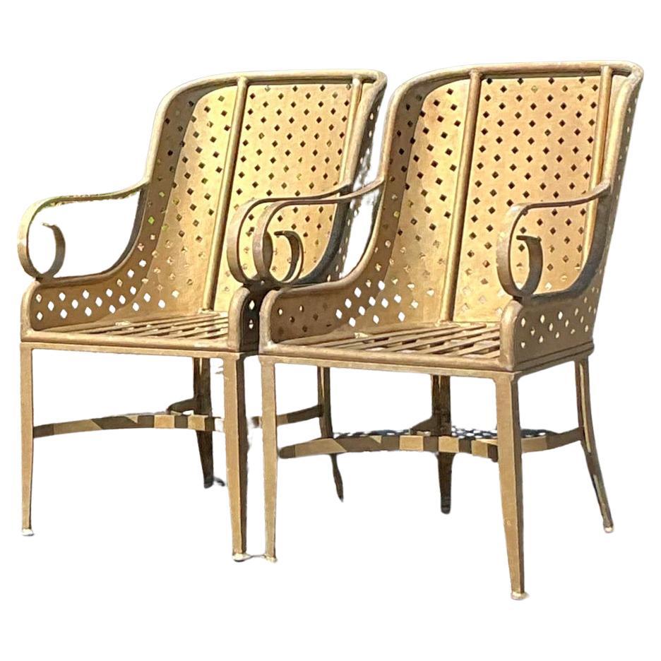 Chaises longues Vintage Regency à diamant poinçonné - une paire en vente