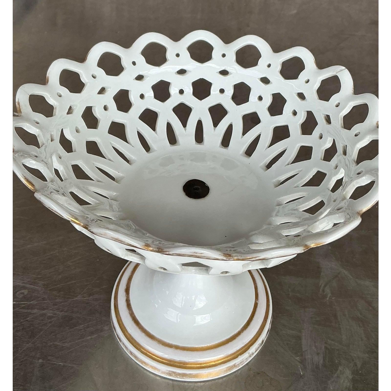Vintage Regency Reticulated durchbrochenes Porzellan Kompottschale (20. Jahrhundert) im Angebot
