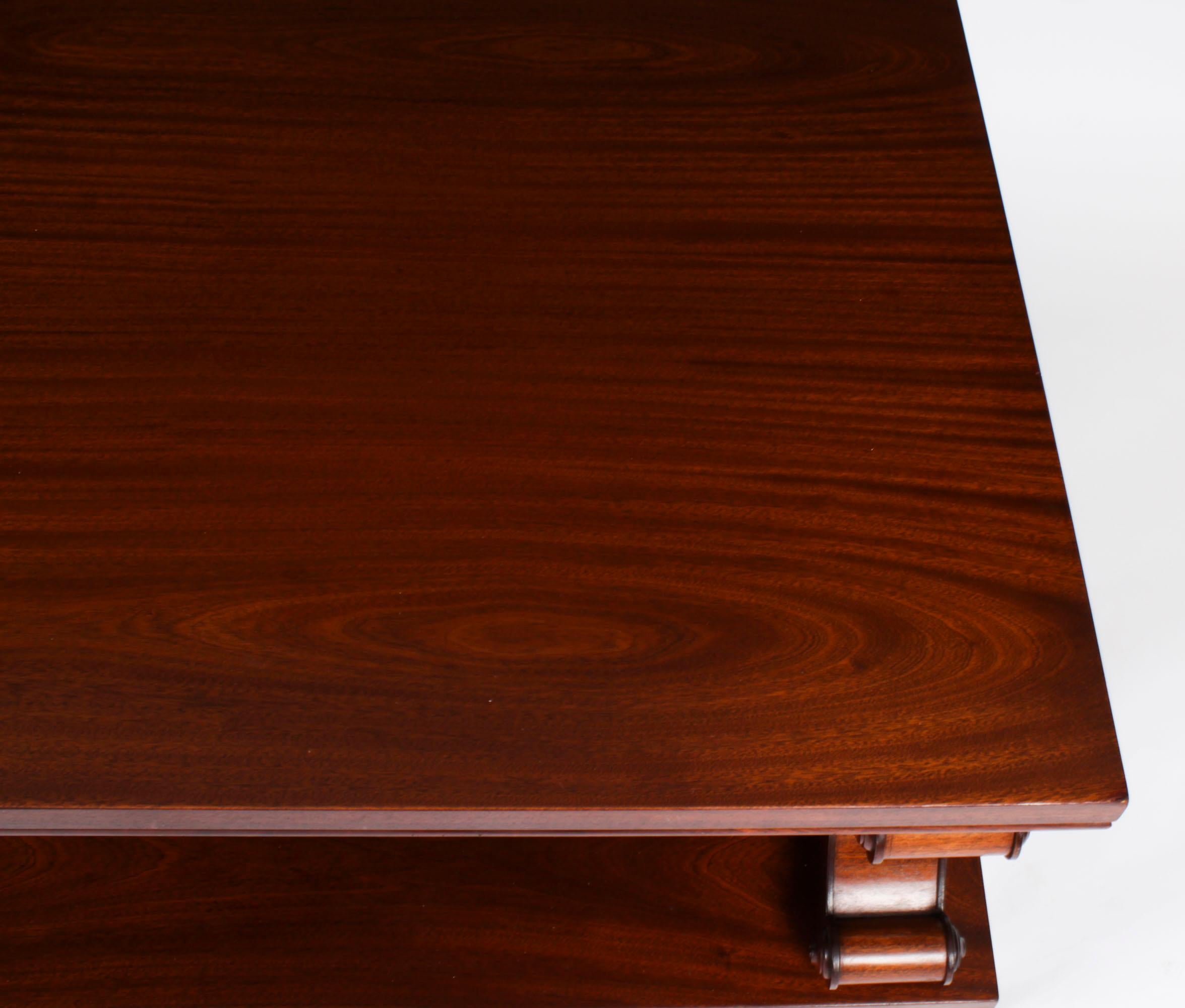 Acajou Table basse néo-Régence du 20ème siècle 170 x 90 cm en vente