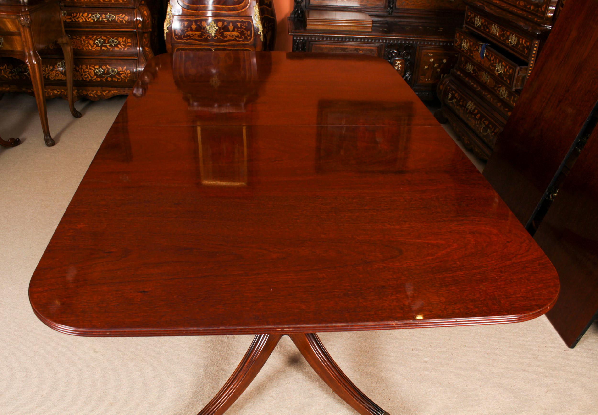 Table de salle à manger et 10 chaises Regency Revival de William Tillman 20ème siècle 6