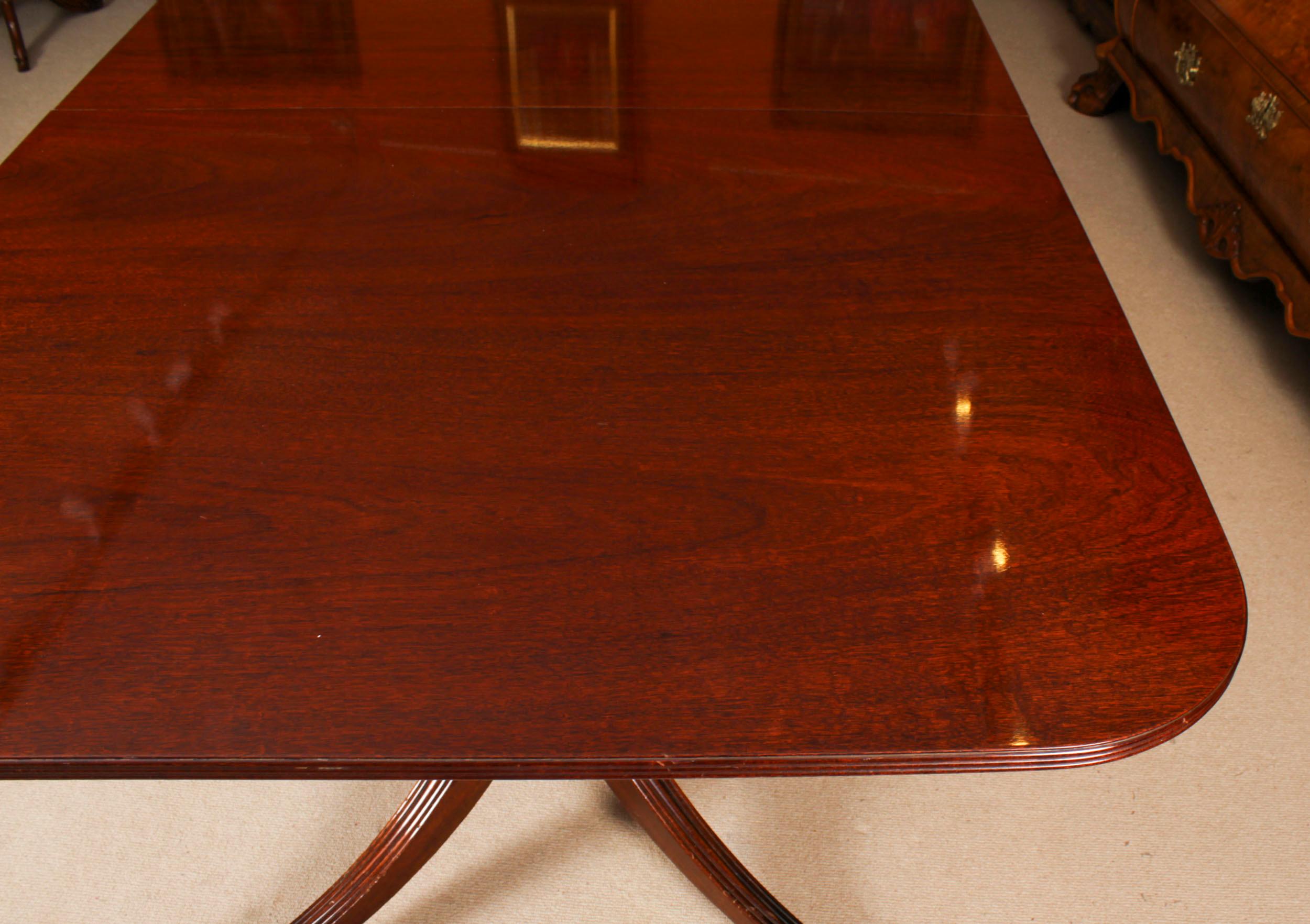 Table de salle à manger et 10 chaises Regency Revival de William Tillman 20ème siècle 1