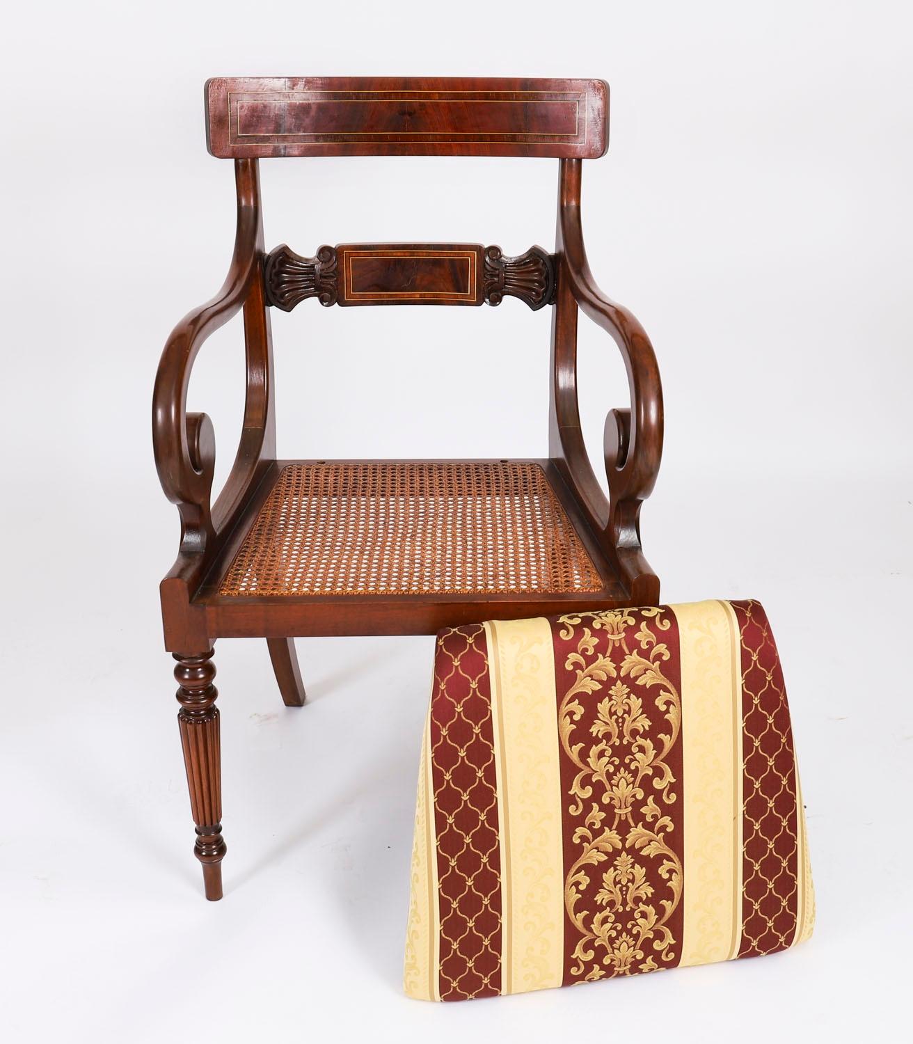 Table de salle à manger Vintage Regency Revival par William Tillman & 10 chaises 20ème siècle en vente 8