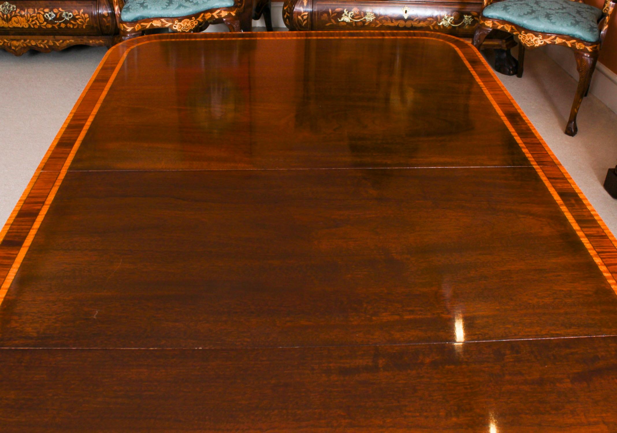 Mesa de comedor Vintage Regency Revival de William Tillman y 8 sillas Siglo XX en Bueno estado para la venta en London, GB