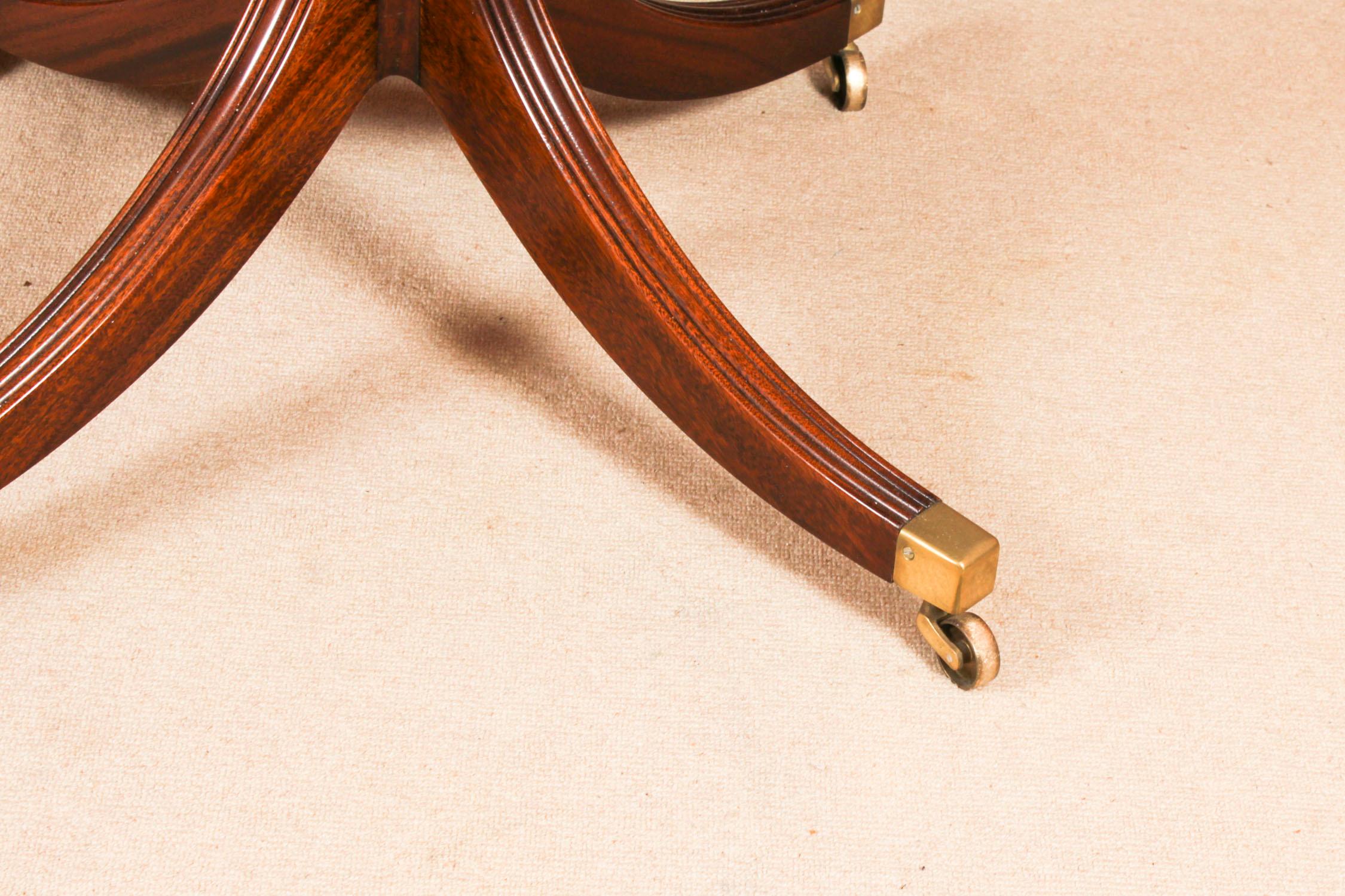Table de salle à manger néo-Régence William Tillman et 8 chaises anciennes en vente 4