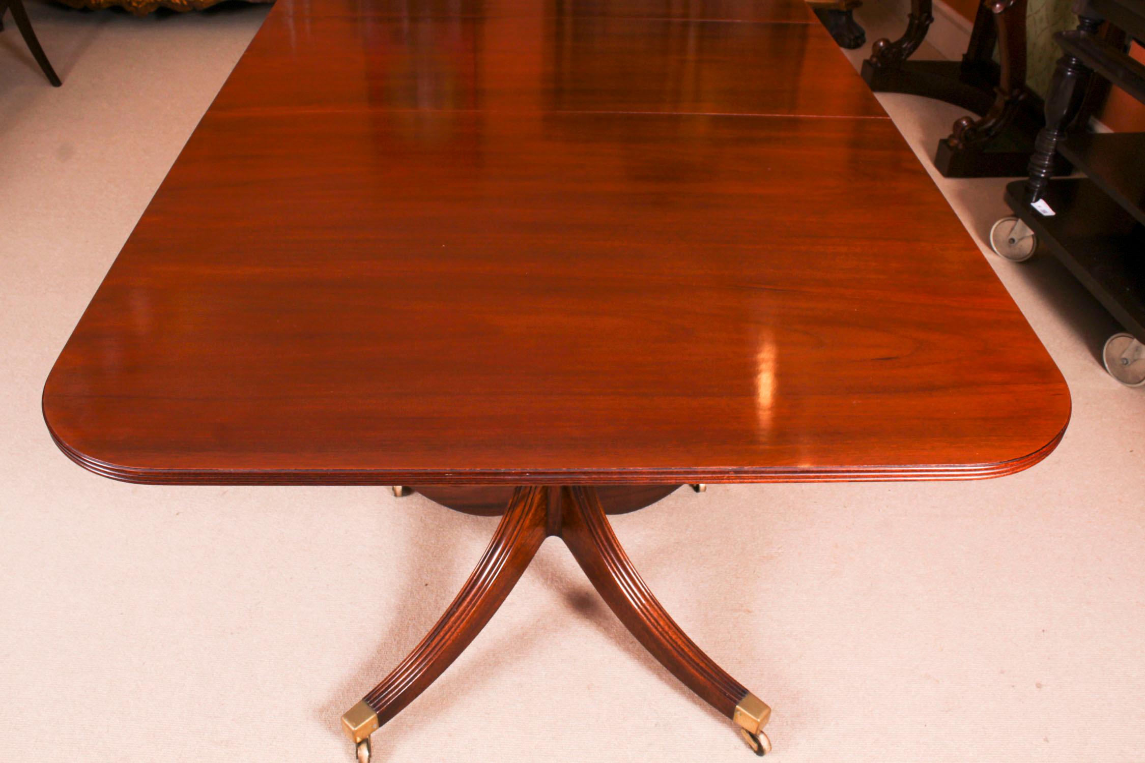 Table de salle à manger néo-Régence William Tillman et 8 chaises anciennes en vente 1