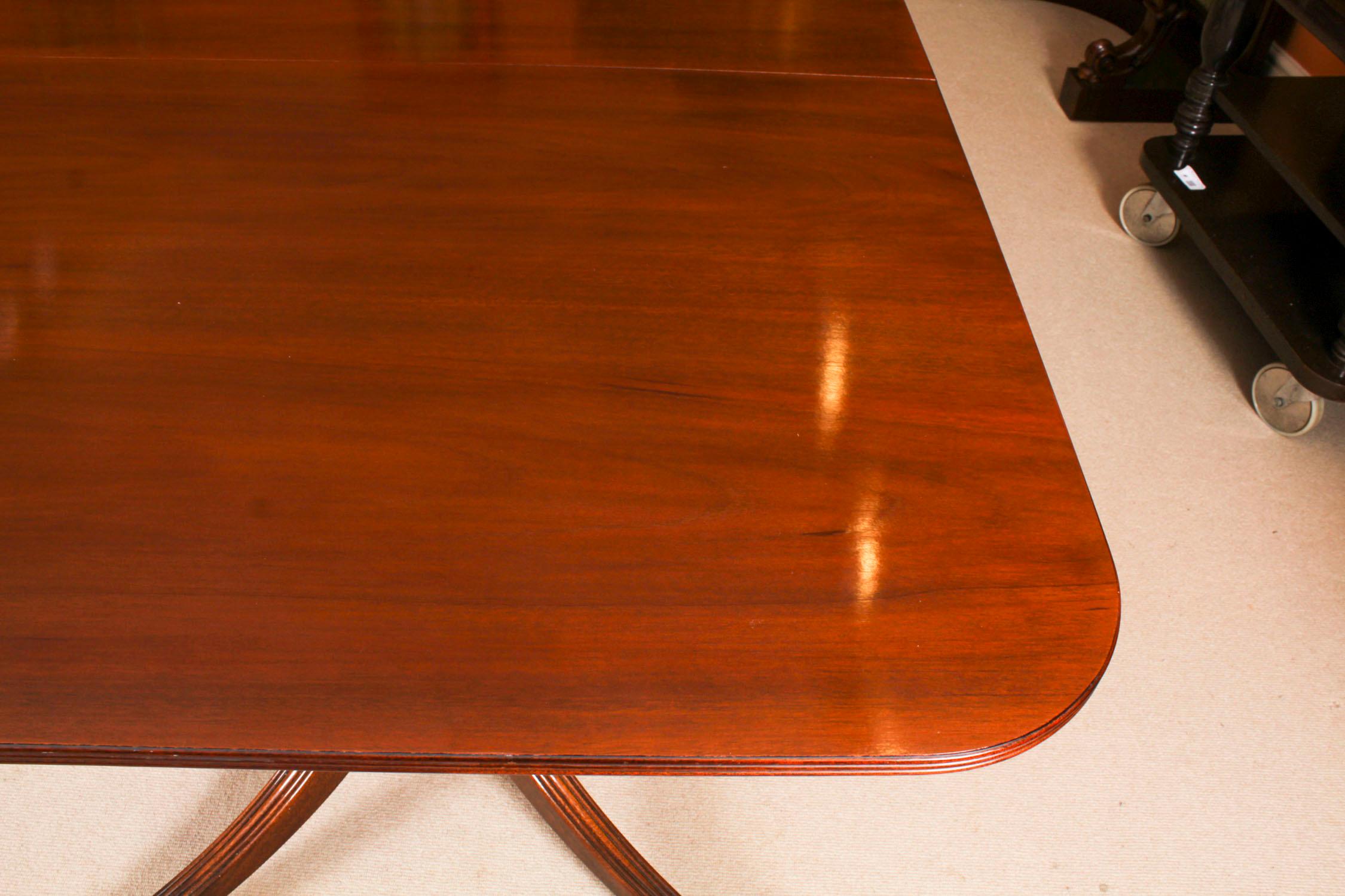 Table de salle à manger néo-Régence William Tillman et 8 chaises anciennes en vente 2