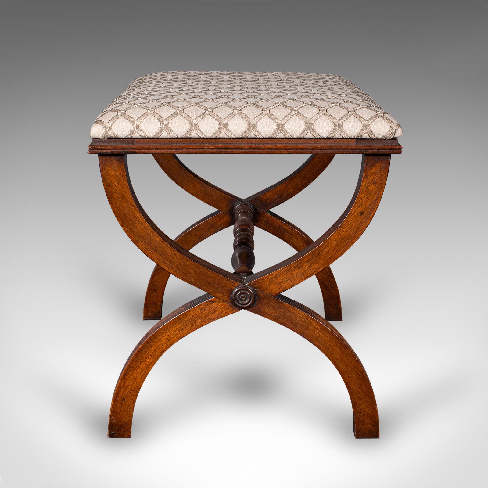 Tabouret de chambre à coucher de style Regency vintage, anglais, hêtre, cheminée, tabouret de chambre à coucher Bon état - En vente à Hele, Devon, GB