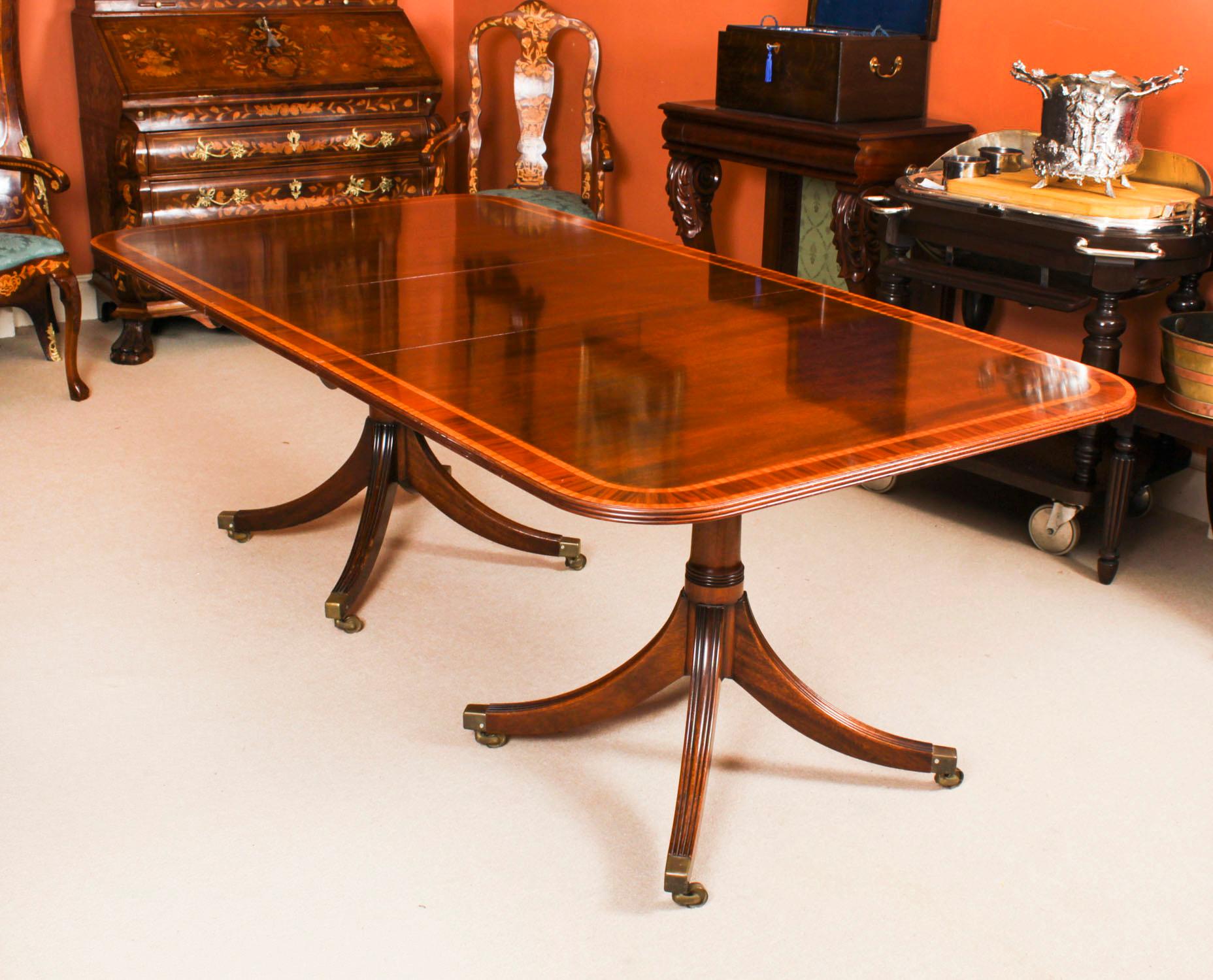 Table de salle à manger vintage Regency Revival à deux piliers William Tillman 20ème siècle en vente 9