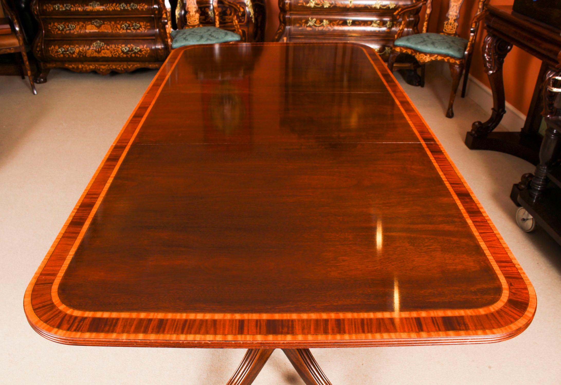 Table de salle à manger vintage Regency Revival à deux piliers William Tillman 20ème siècle Bon état - En vente à London, GB