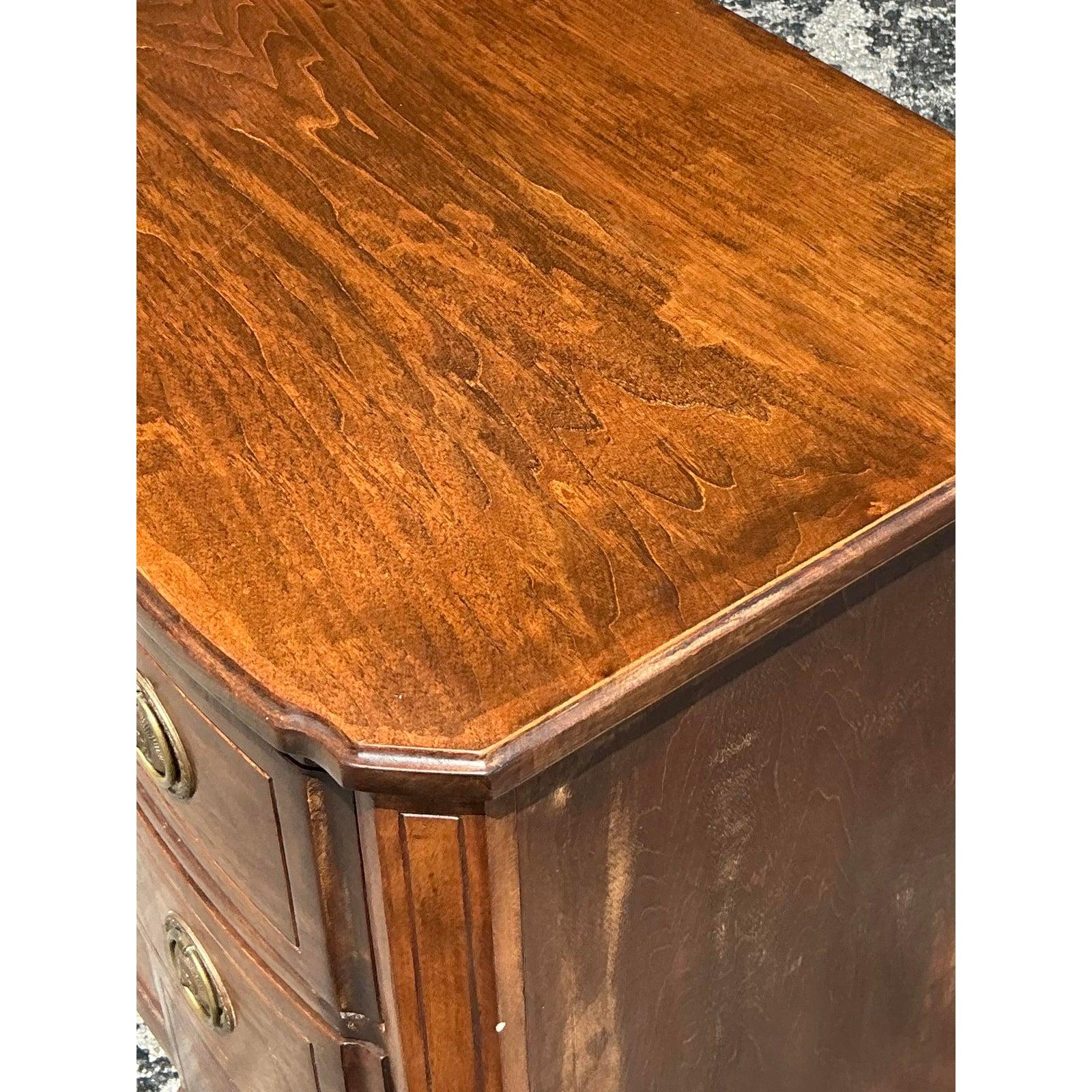 Vintage Regency Roll Front Kommode (Federal) im Angebot