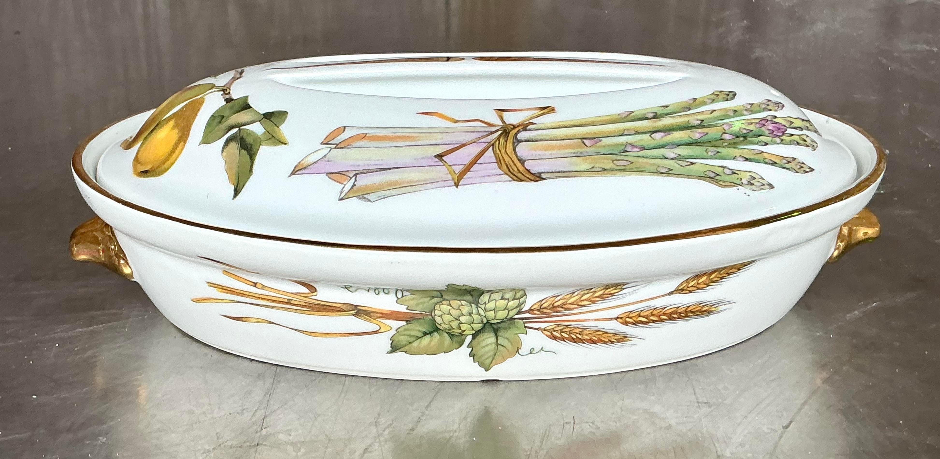 Elevate your table with this Vintage Regency Royal Worcester Lidded Casserole. Featuring elegant detailing and fine porcelain, it’s perfect for stylish serving and timeless sophistication.
