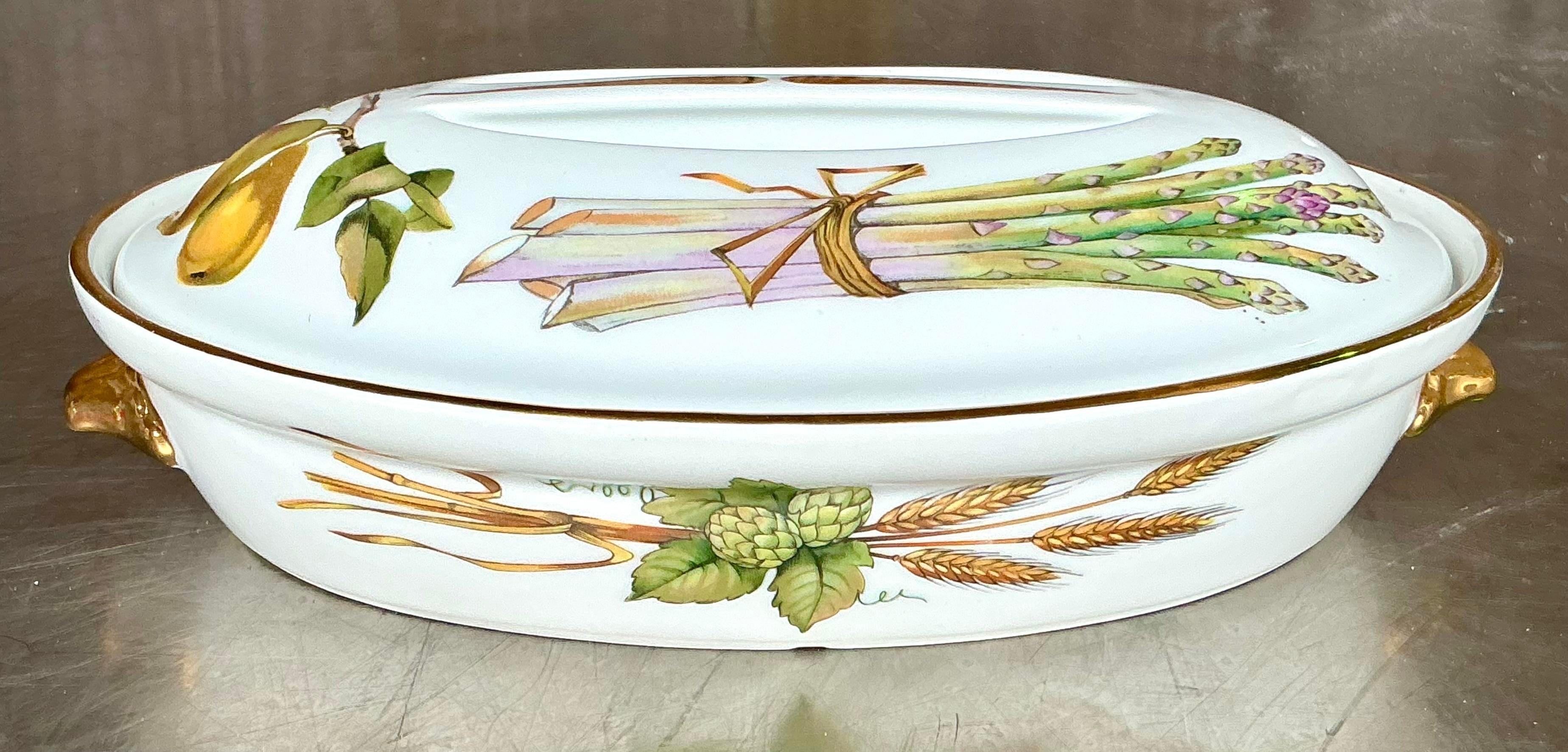 Vintage Regency Royal Worcester Lidded Casserole In Good Condition For Sale In west palm beach, FL