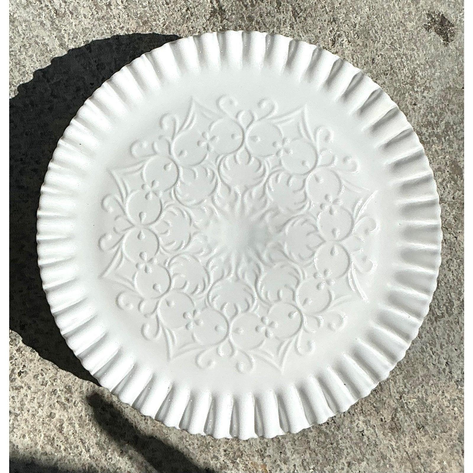 Soporte para tartas de cristal de leche con volantes Vintage Regency Estadounidense en venta