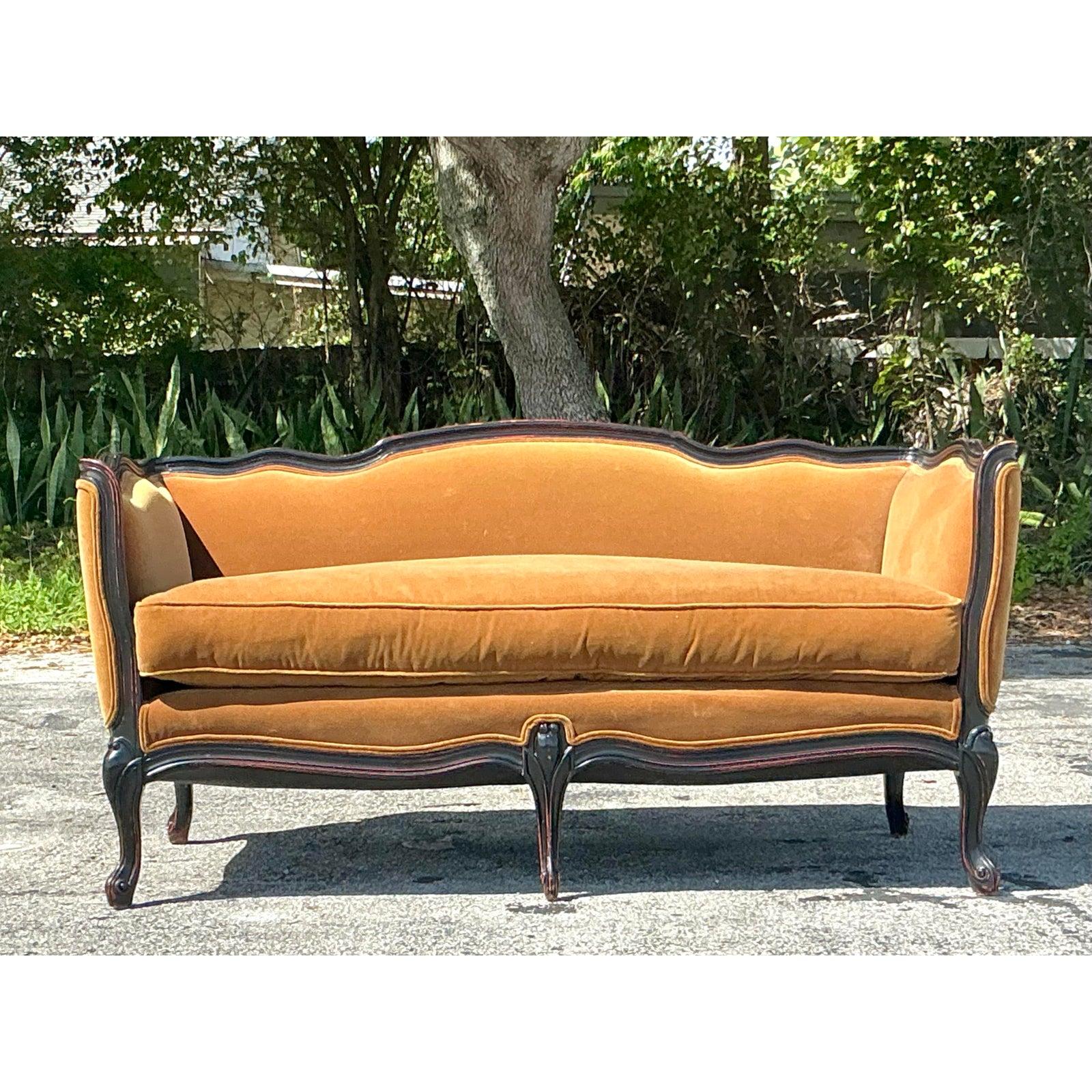 Americano Divano in velluto zafferano vintage Regency in vendita