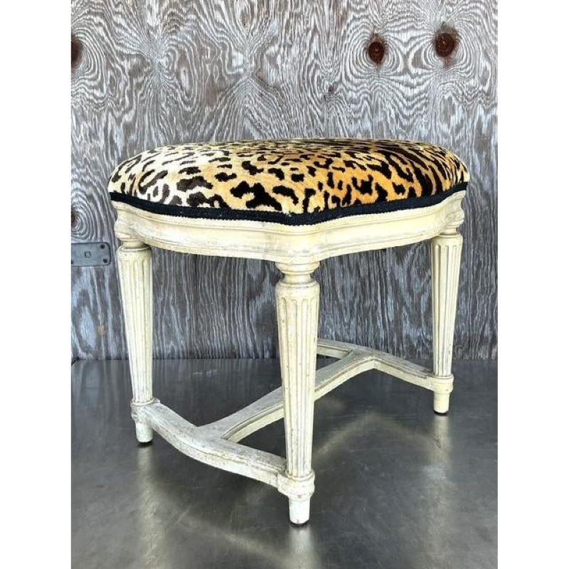 20ième siècle Tabouret bas Regency Scalamandre en velours vintage en vente