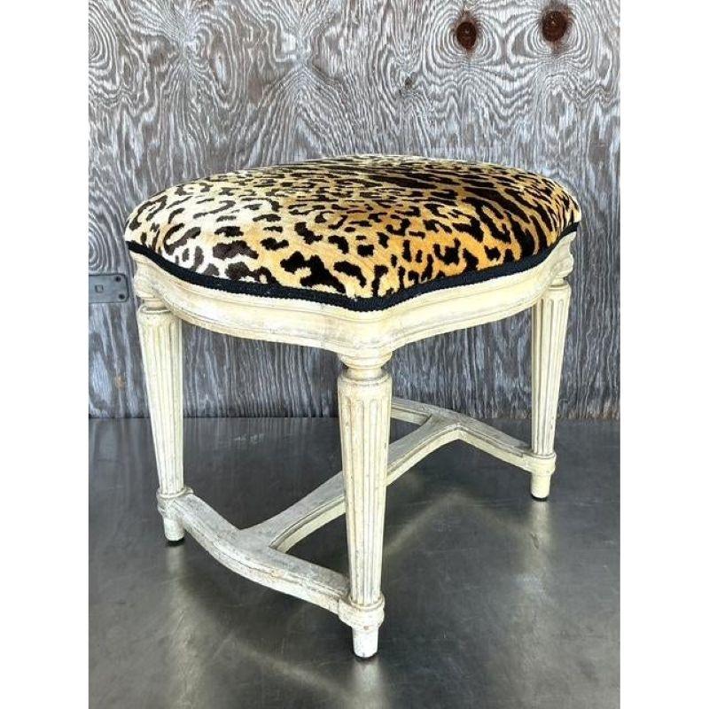 Velours Tabouret bas Regency Scalamandre en velours vintage en vente