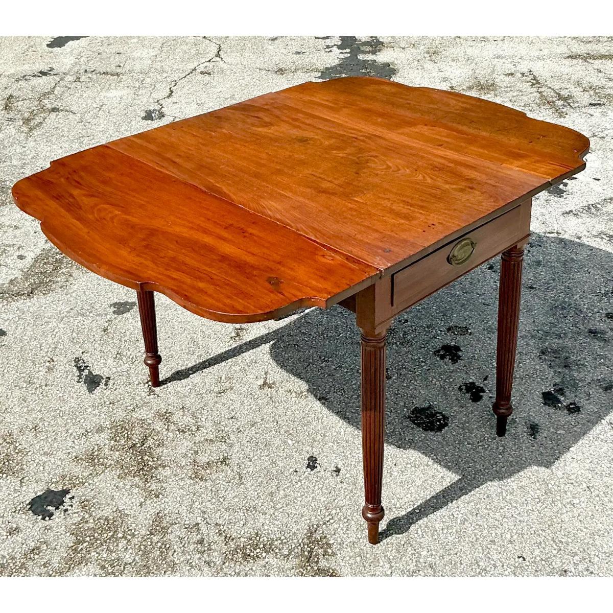 Legno Tavolo smerlato a foglie cadute Vintage By in vendita