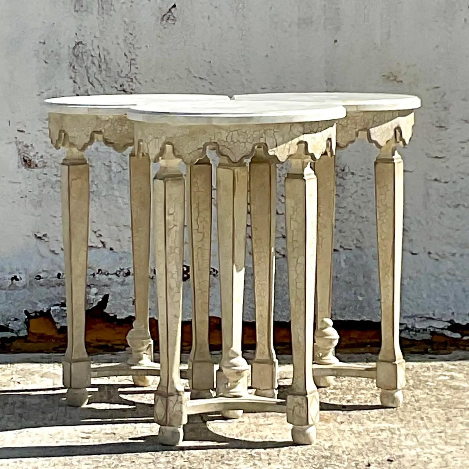 Vintage Regency Scalloped Octagon Nesting Tables In Good Condition For Sale In west palm beach, FL