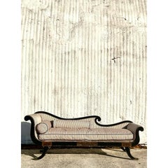 Divano a bracci scroll vintage Regency