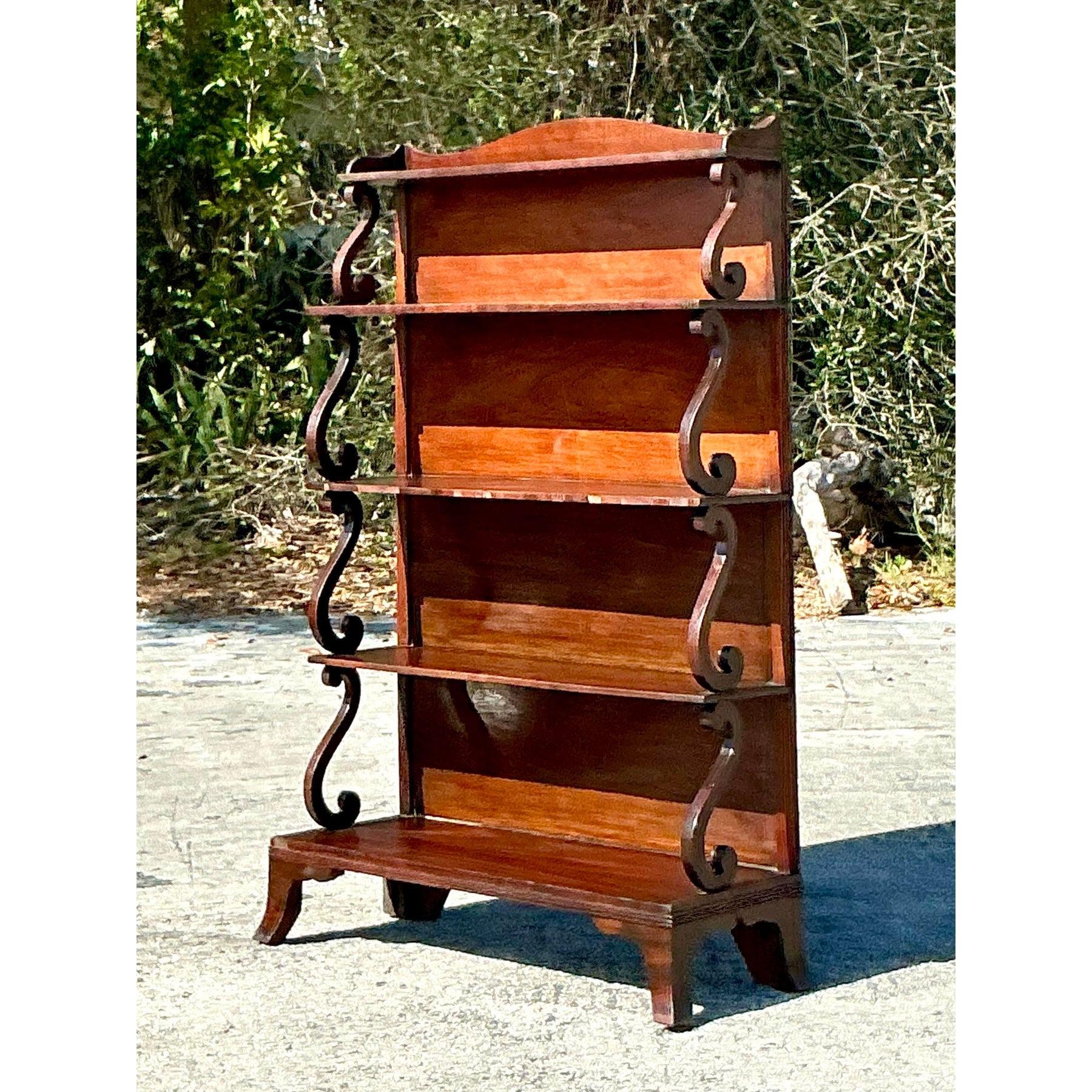 Americano Etagere aperta con rotolo di pergamena Regency d'epoca in vendita