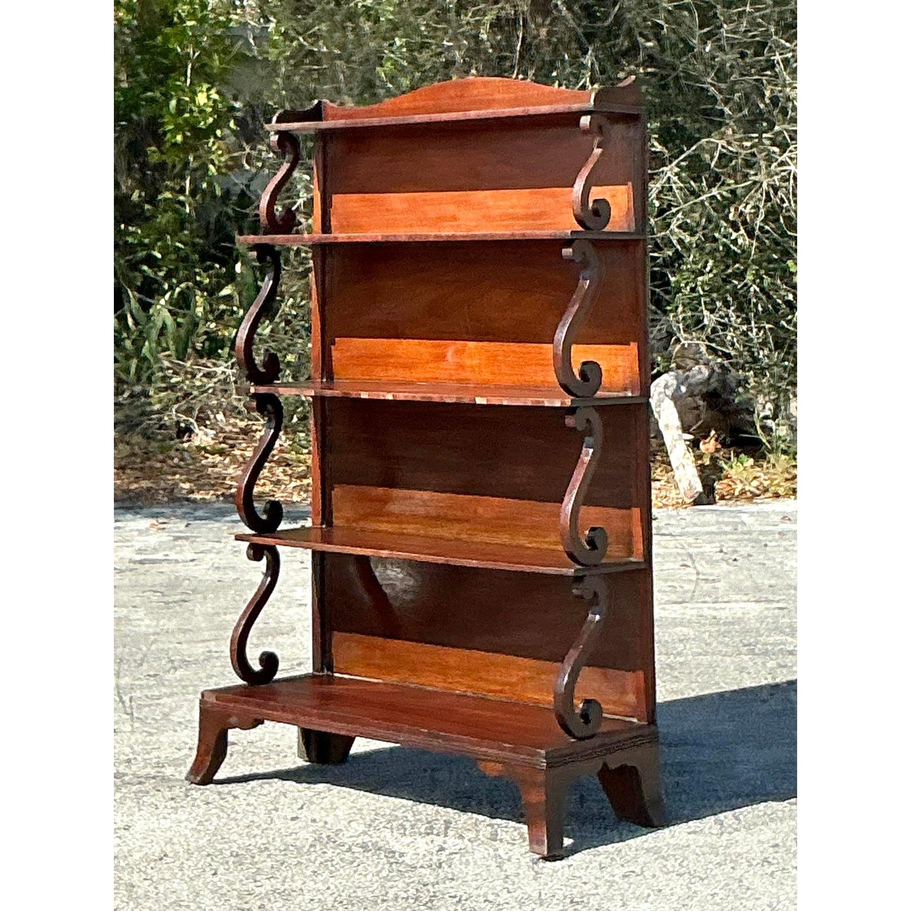 Etagere aperta con rotolo di pergamena Regency d'epoca in vendita 1