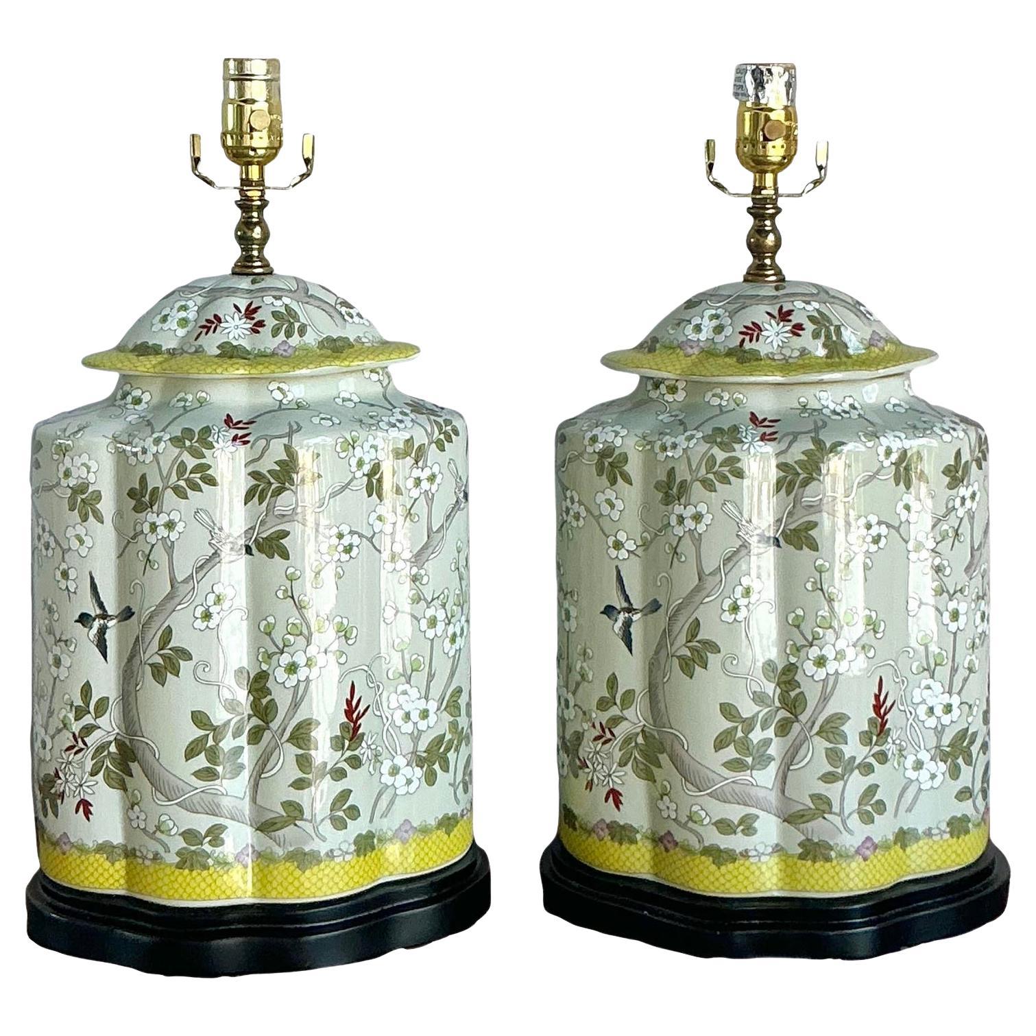 Vintage Regency Scully and Scully Bird Temple Jar Lamp - A Pair en vente